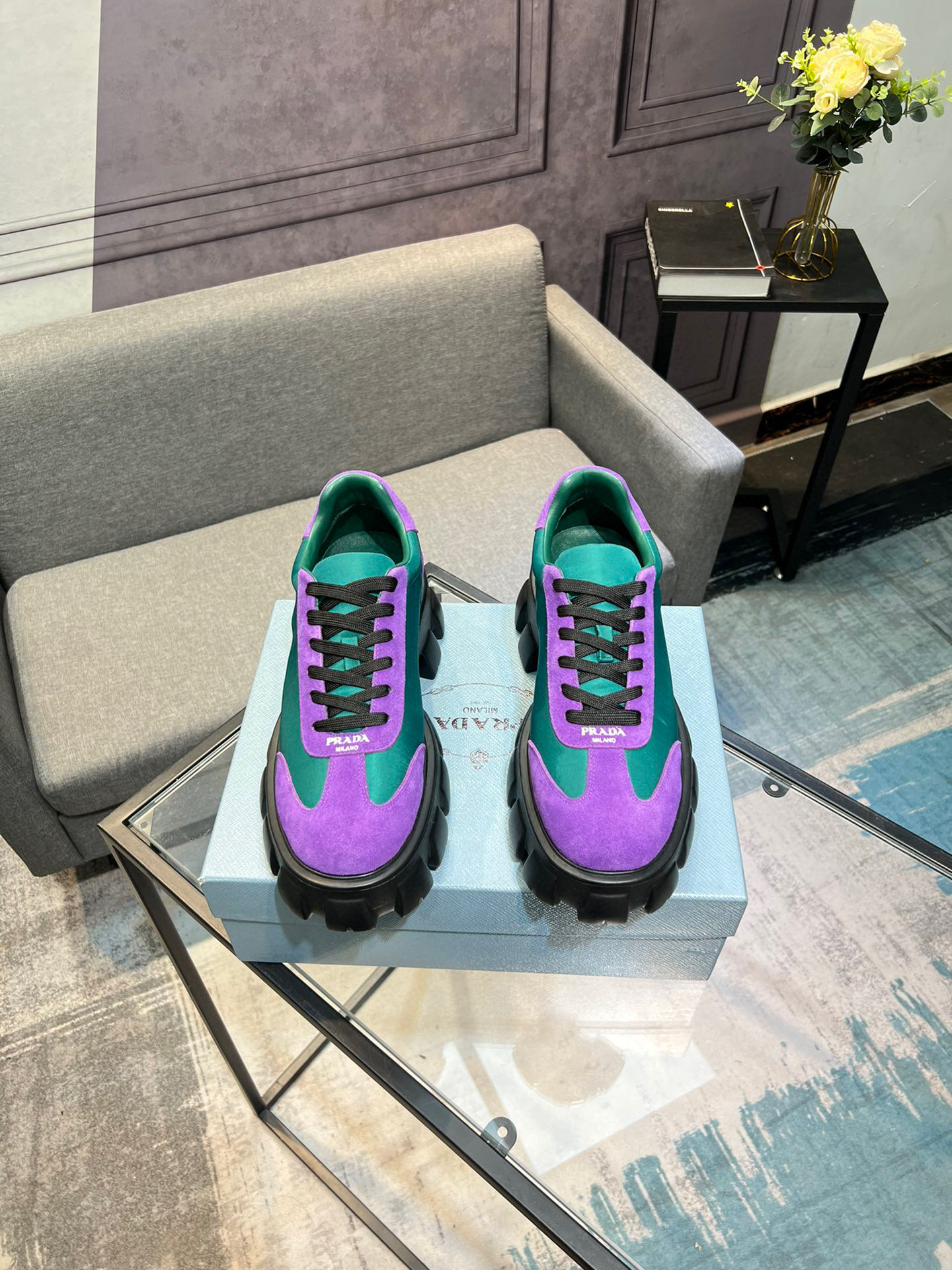 NO:278869,Prada Prada Latest 2025ss Spring and Summer Show Series Thick-soled Sponge Casual Sneakers Couple Style Bold Contrast Colors and Fashion Matching Leisure Sports Style Design and Delicate Details Classic Personalized Gear Thick Sole Enhances Comfortable Modern Fashion Style Fabric: Kraft Cloth Inner: Sheepskin Outsole: Original Model Opening Ultralight Foaming Material Sole Thickness: 4.5CM Size: 35-45 (Female 40, Men 45 Customized No Returns and Exchanges), Prada, Prada, Sneakers, Cowhide, Sheepskin19860909Prada普拉达 最新2025ss春夏走秀系列 厚底松糕 休闲运动鞋 情侣款 大胆撞色鲜艳色彩时尚搭配 休闲运动风设计搭配精致细节 经典个性齿轮厚底 增高舒适呈现别具一格的现代潮流风 面料: 牛皮布 内里: 羊皮 大底: 原版开模超轻发泡材质 底厚: 4.5CM Size: 35-45(女40 男45定做不退换),,prada,prada,sneakers,cowhide,sheepskin,Men's shoes