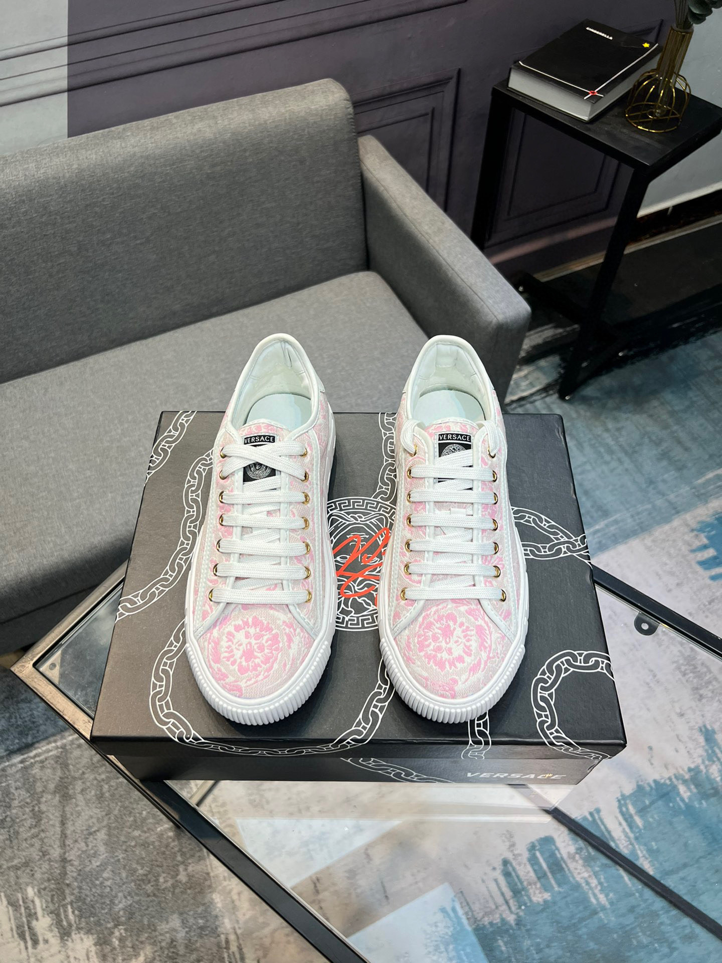 Versace Women's White Leather Low-Top Sneakers Size 36-44 1 Versace Women's White Leather Low-Top Sneakers Size 36-44
