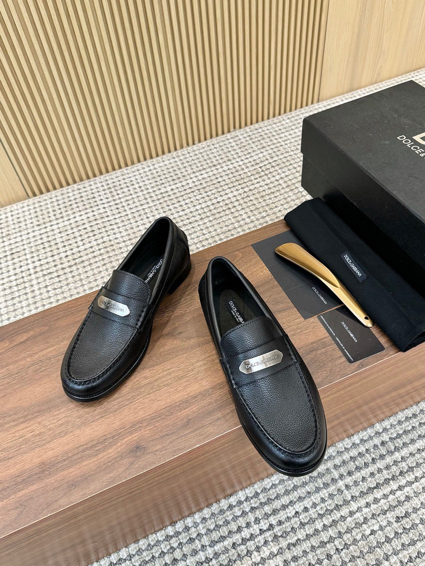 Dolce & Gabbana Men's Black Leather Loafers with Metal Logo Detail 4 i1745249896791 2591 0 2