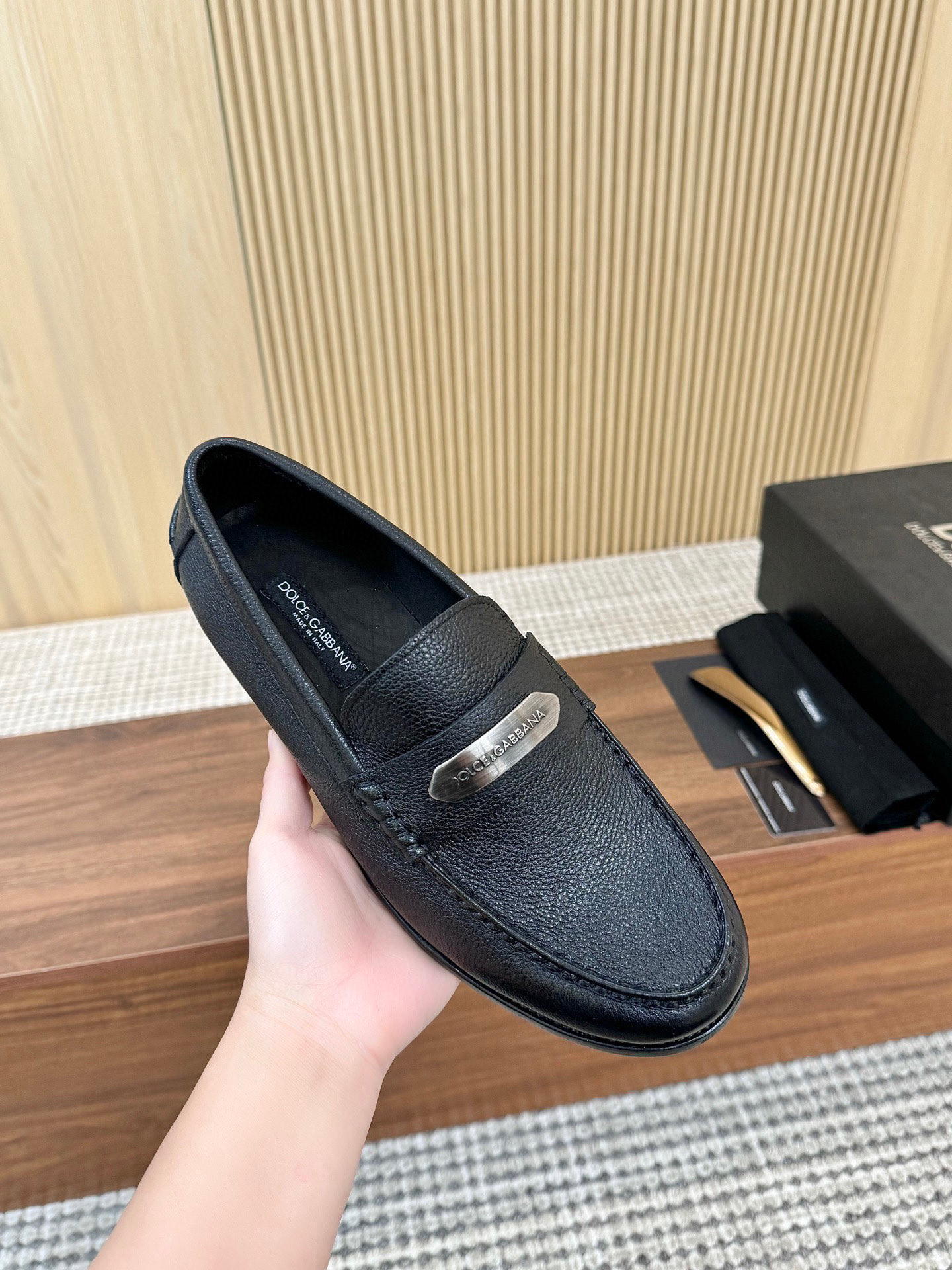 Dolce & Gabbana Men's Black Leather Loafers with Metal Logo Detail 6 i1745249896839 6164 0 4