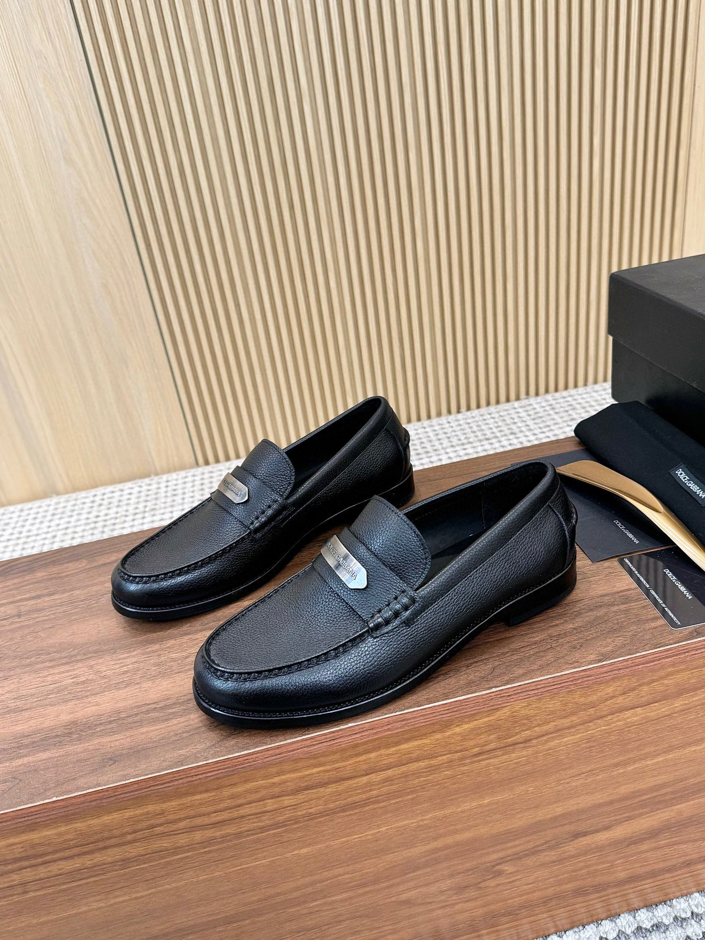 Dolce & Gabbana Men's Black Leather Loafers with Metal Logo Detail 5 i1745249897695 9117 0 3