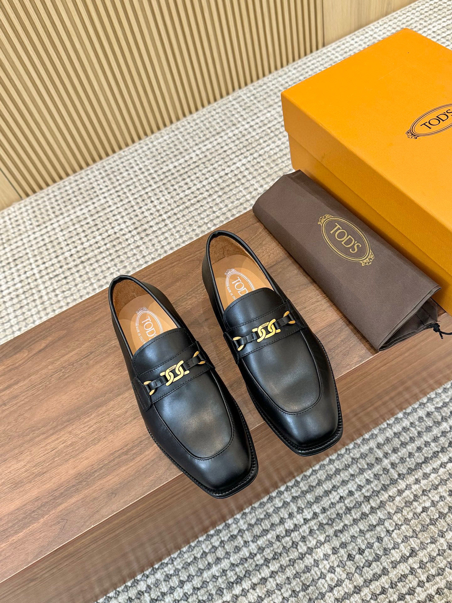 TOD'S Men's Business Casual Leather Loafers Classic Chain Detail 1 TOD'S Men's Business Casual Leather Loafers Classic Chain Detail