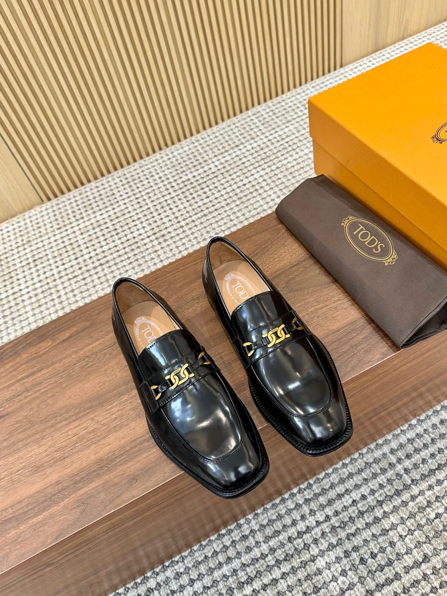 TOD'S Men's Black Leather Loafers with Gold Chain Detail, Size 39-44 2 i1745250491943 1640 0 0