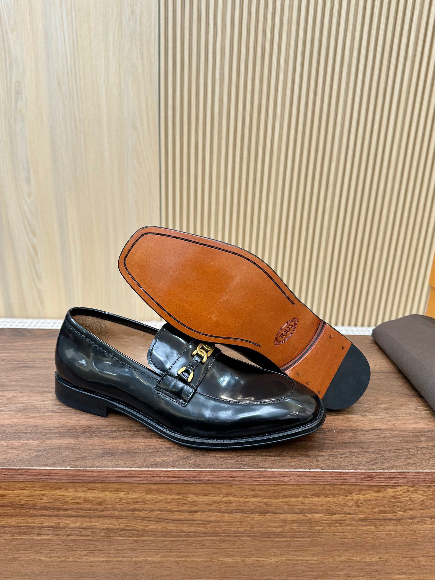 TOD'S Men's Black Leather Loafers with Gold Chain Detail, Size 39-44 6 i1745250491960 3818 0 4