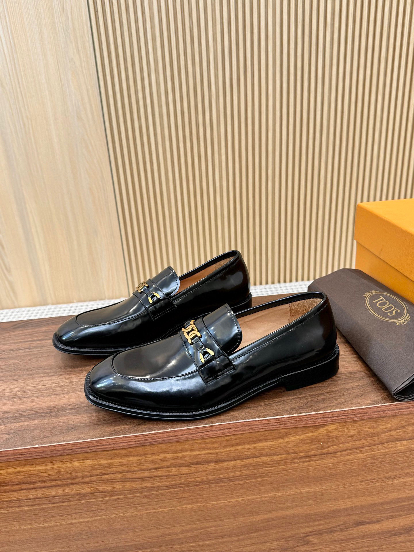 TOD'S Men's Black Leather Loafers with Gold Chain Detail, Size 39-44 5 i1745250491997 4633 0 3