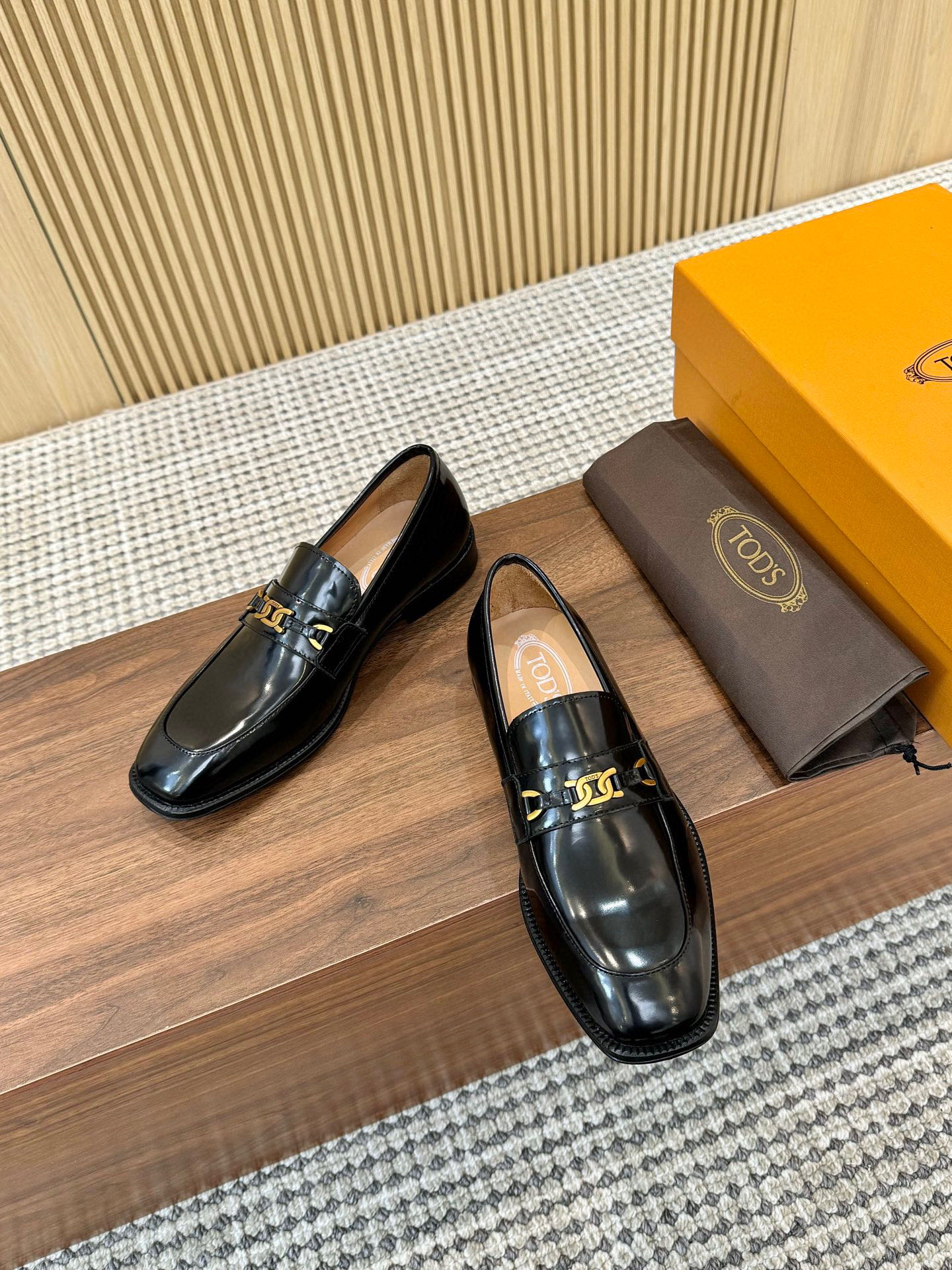TOD'S Men's Black Leather Loafers with Gold Chain Detail, Size 39-44 4 i1745250492411 4430 0 2
