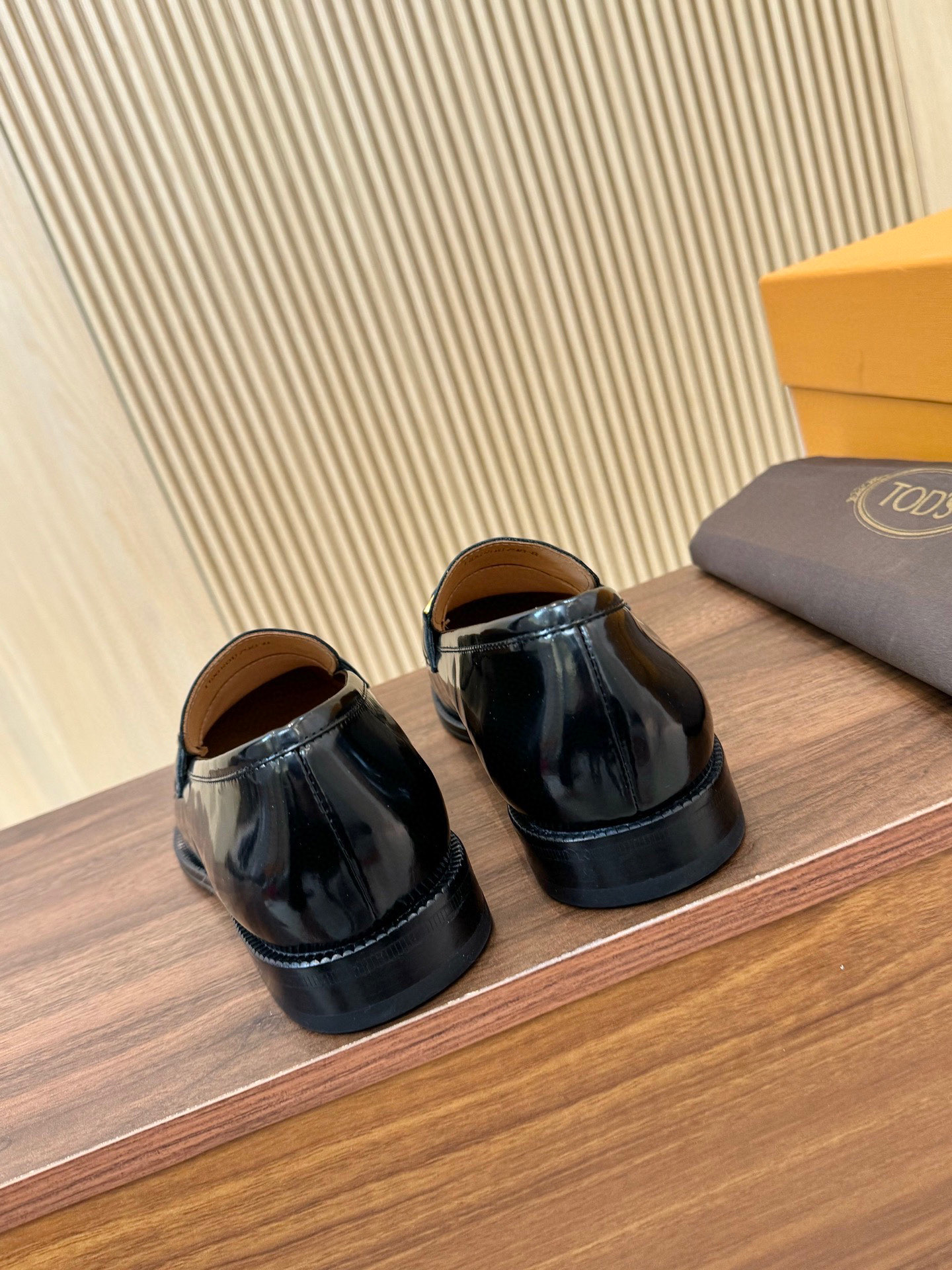 TOD'S Men's Black Leather Loafers with Gold Chain Detail, Size 39-44 10 i1745250492416 2399 0 8