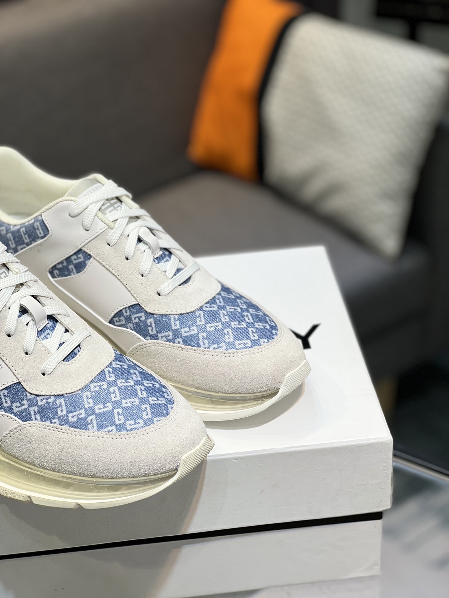 Givenchy Men's Fashion Casual Sneakers in Imported Leather, Sizes 38-44 9 i1745423386846 6800 0 7