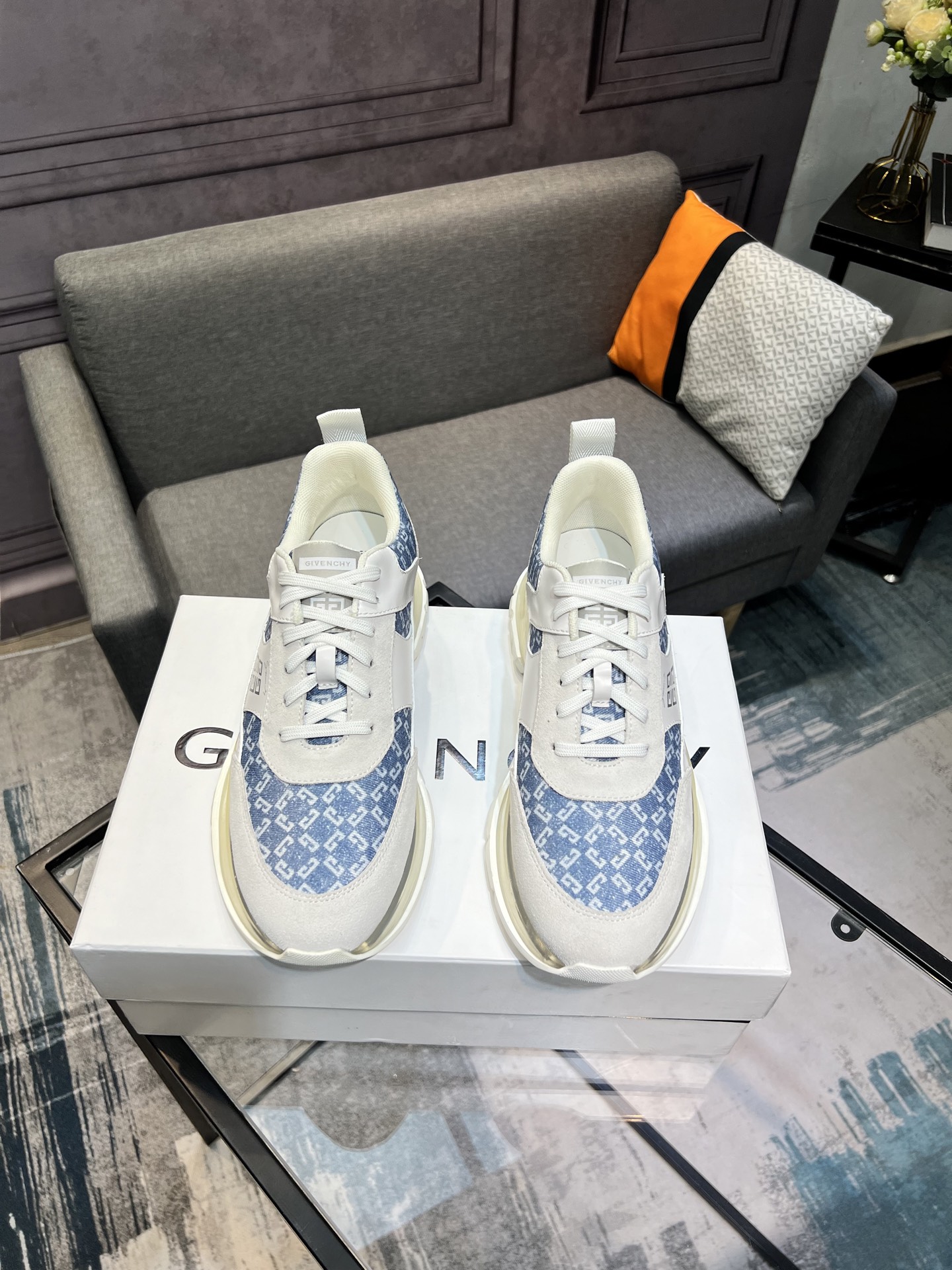 Givenchy Men's Fashion Casual Sneakers in Imported Leather, Sizes 38-44 1 Givenchy Men's Fashion Casual Sneakers in Imported Leather, Sizes 38-44