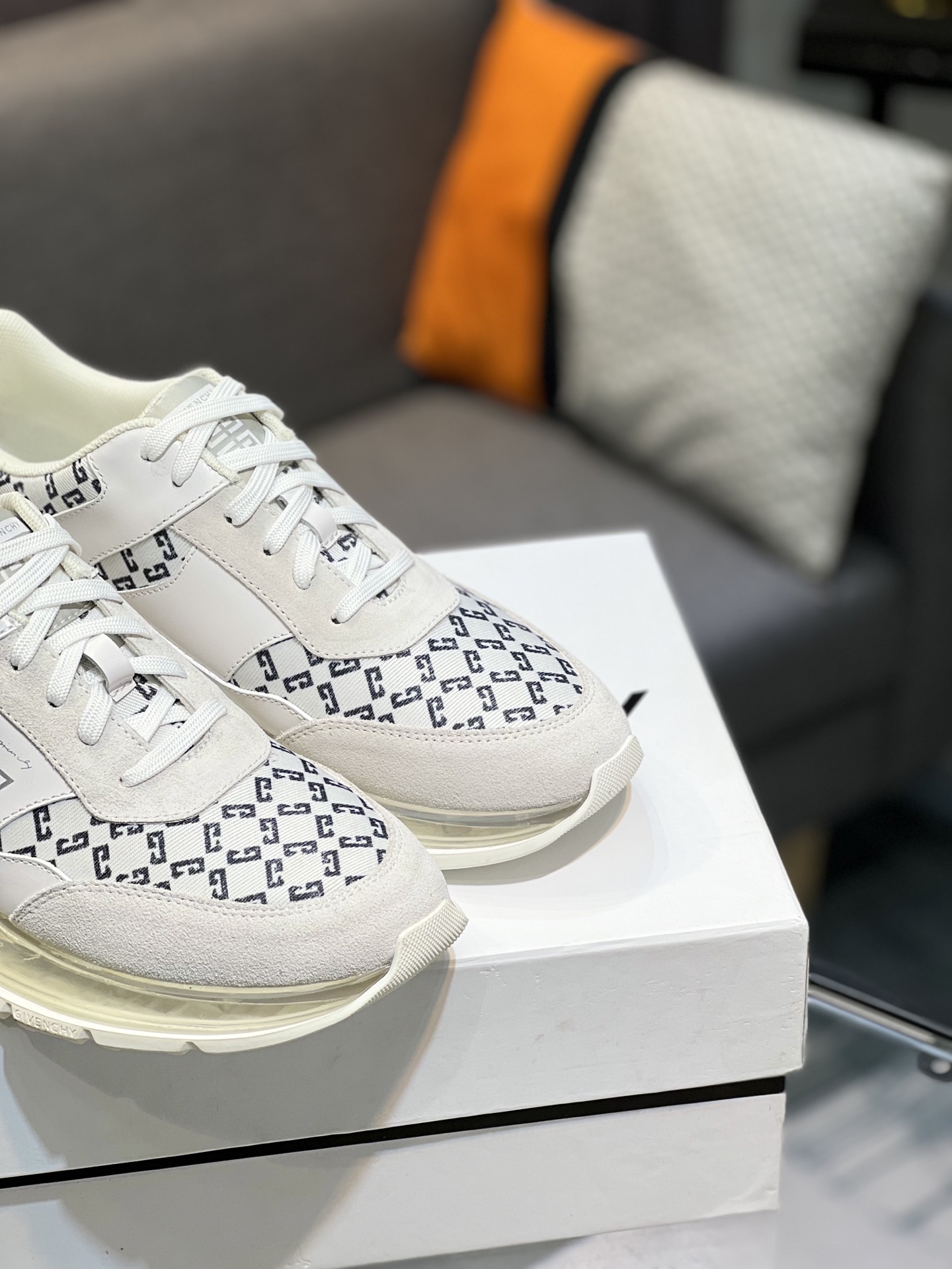 Givenchy Men's Fashionable Casual Sneakers in Imported Leather 9 i1745423471570 343 0 7