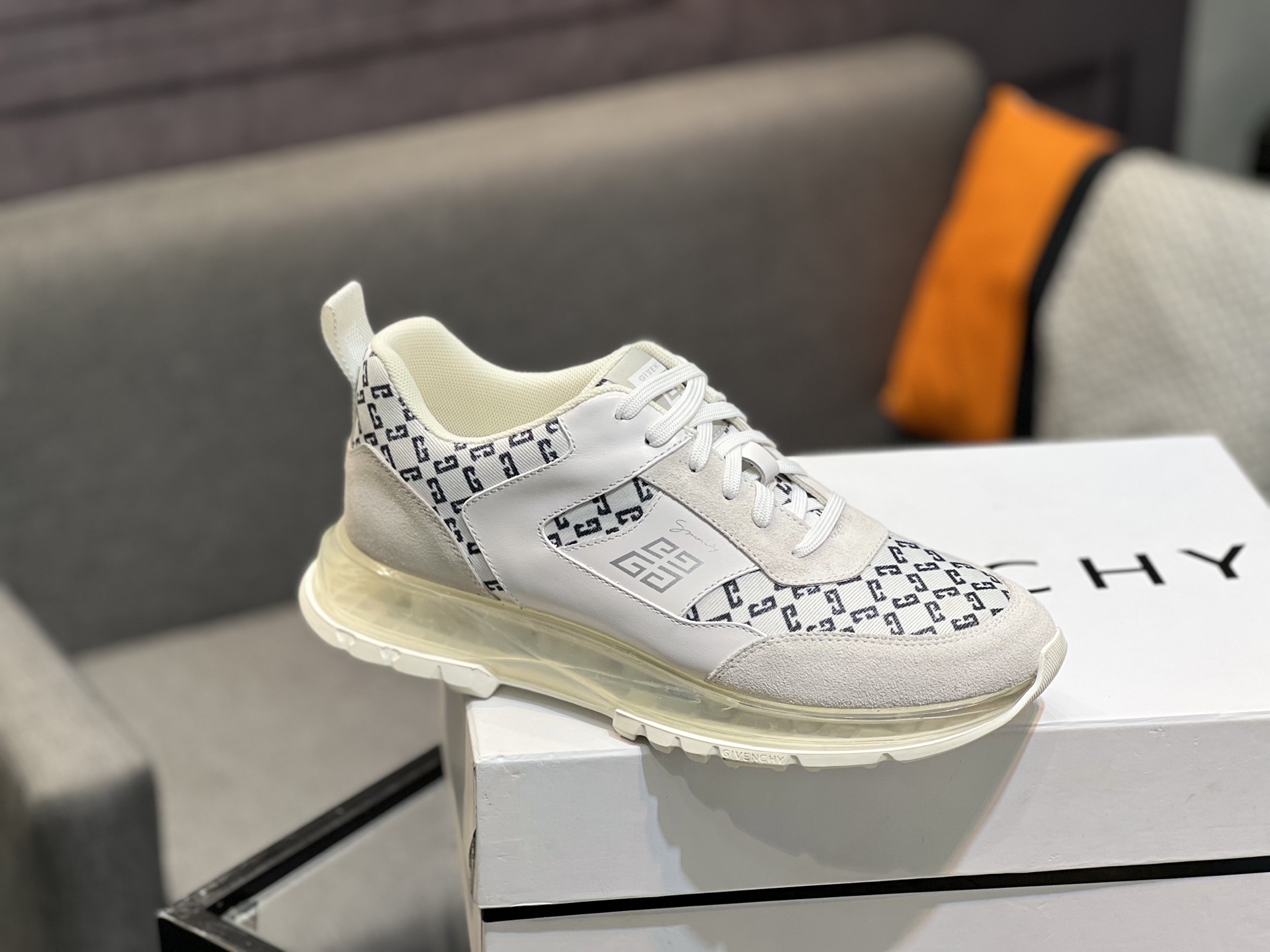 Givenchy Men's Fashionable Casual Sneakers in Imported Leather 10 i1745423471627 561 0 8