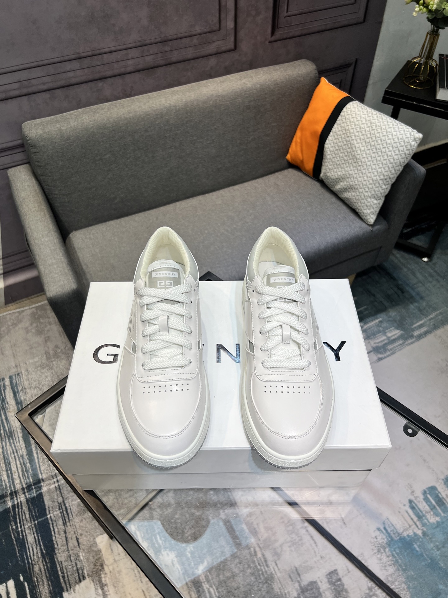 NO:280018,GIVENCHY Givenchy. Men's new fashionable casual shoes are popular for sale imported cowhide. Comfortable sheepskin inner original sole comfortable feet size 38-44 (45 custom made without return or exchange), given , given , given , given , cowhide , sheepskin19860909GIVENCHY纪梵希 .男士新款时尚休闲板鞋热卖进口牛皮.舒适羊皮内里 原版大底 脚感舒适 38-44码（45订做不退换）,,givenchy,givenchy,cowhide,sheepskin,Men's shoes
