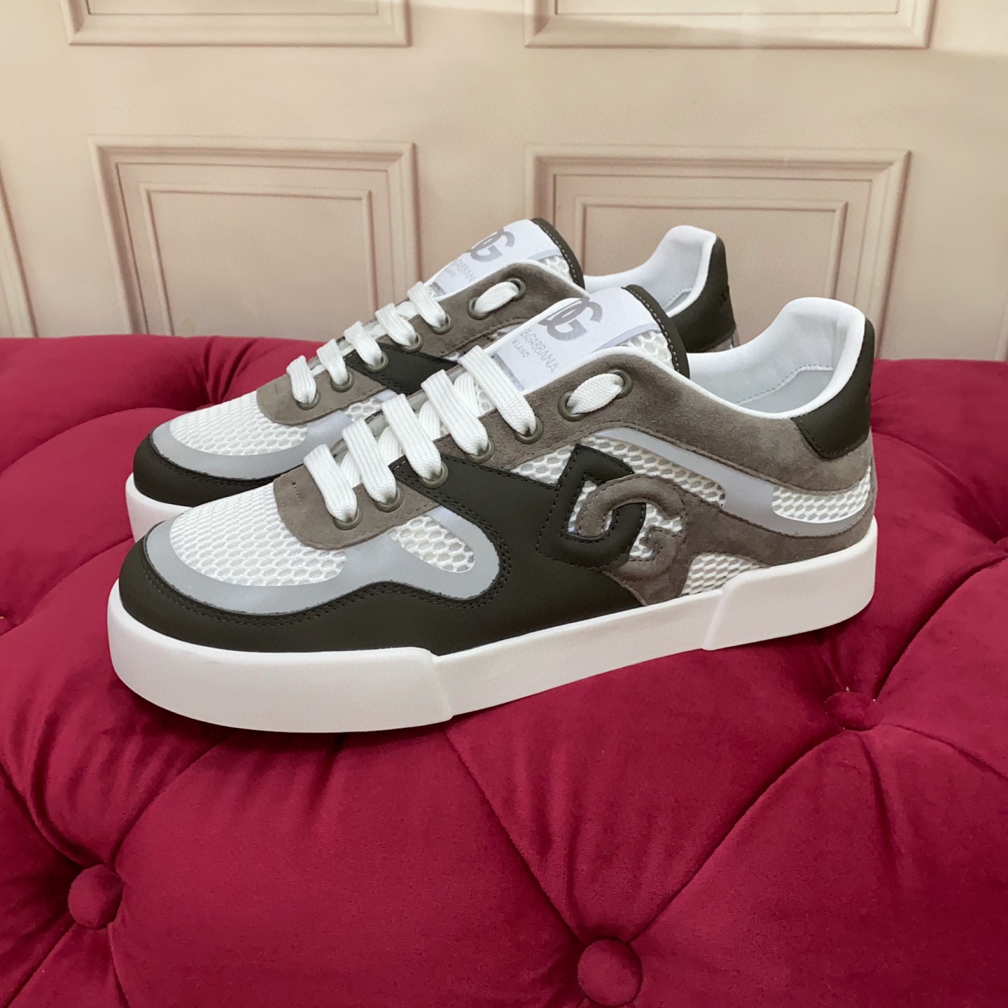 Dolce & Gabbana Luxury Sneaker, Crafted with Leather, Suede & Mesh, Stylish Shoes 5 i1745682560789 162 0 3