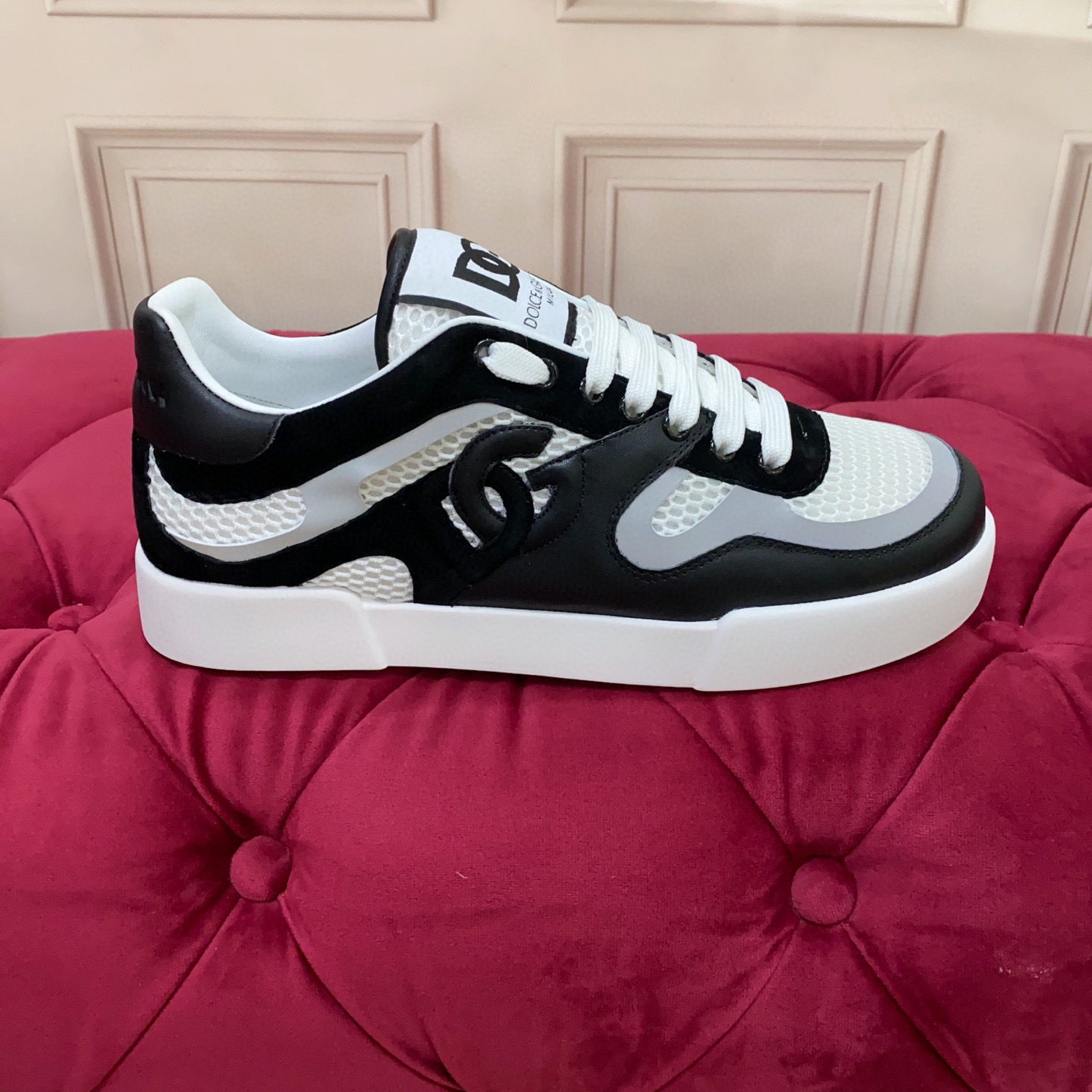 Dolce & Gabbana Women's Leather Sneakers - Black & White, Size 35-41 1 Dolce & Gabbana Women's Leather Sneakers - Black & White, Size 35-41