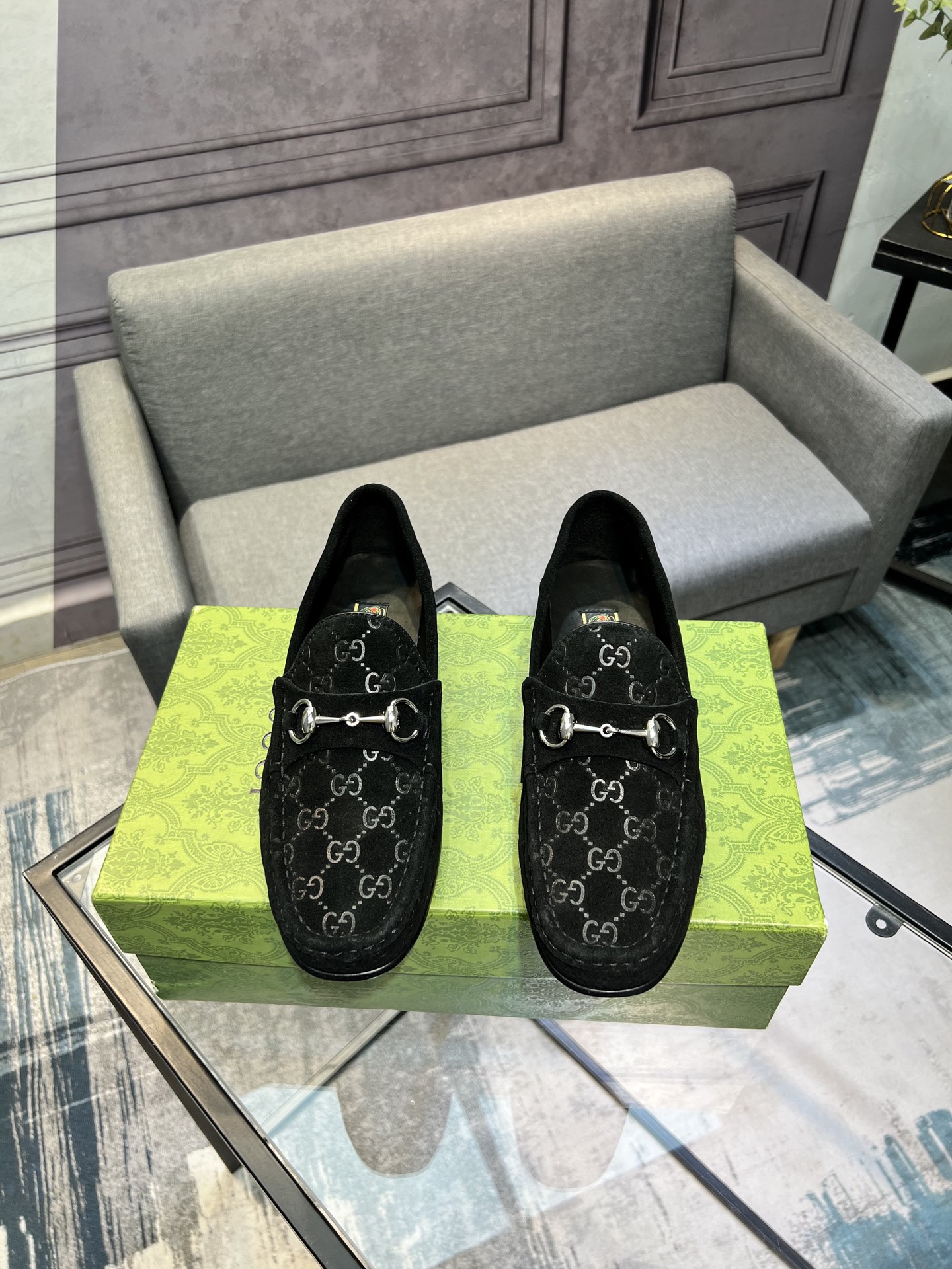 Gucci Men's Black Leather Loafers with Horsebit Detail - Iconic Style