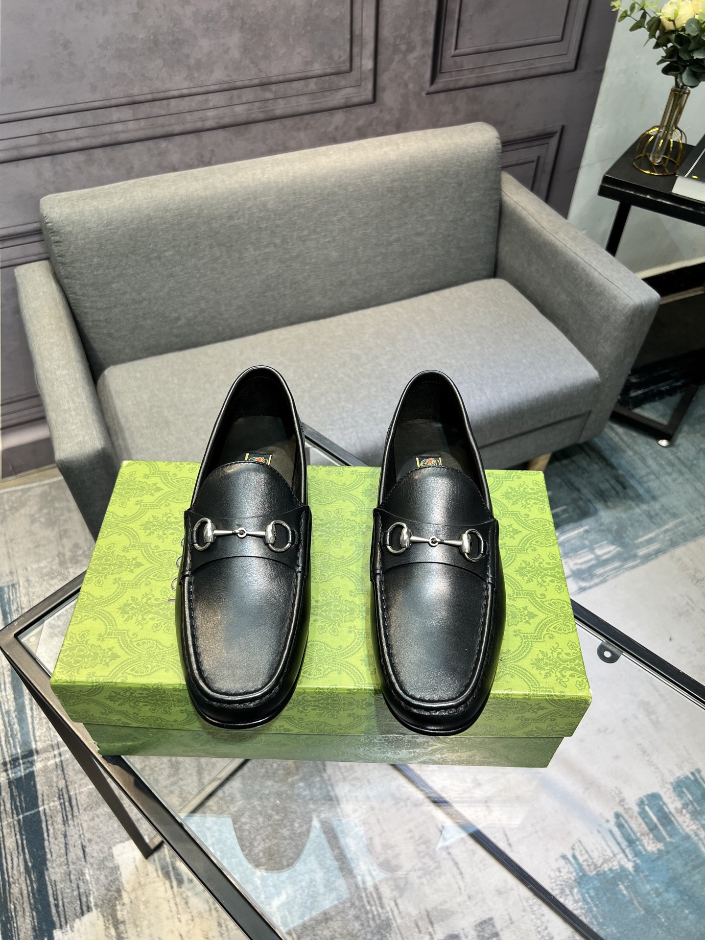 NO:349171,Gucci - a new product with the top original official website. The upper is made of Italian imported calf leather, with a strong texture. The inner top imported water-dyeed calf lining, original imported leather sole, no pressure to enter and exit the counter, welcome to compare!  The leather large bottom is delicate. Please try it on and mat a soft cloth to avoid affecting the secondary sales!  Number of codes 39~44 (38,45 46 customized), cowhide, Leather soles19860909古奇Cucci——顶级原单官网同步新品,鞋面采用意大利进口小牛皮,质感超强,内里顶级进口水染小牛里,原版进口真皮大底,进出专柜无压力,欢迎对比！真皮大底娇贵,试穿请垫软布,避免影响二次销售！码数39～44（38,45 46定做）,,cowhide,Leather soles,Men's shoes