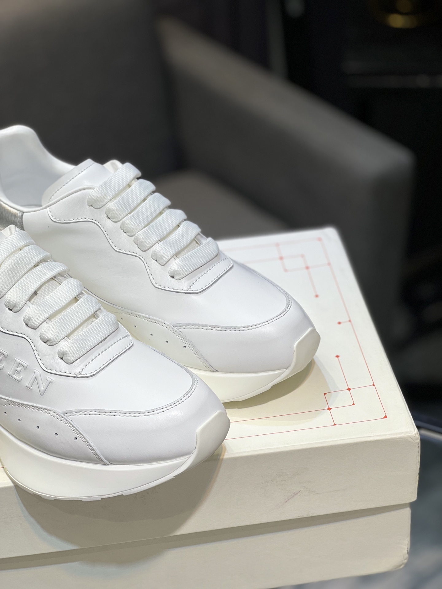 Alexander McQueen White Leather Oversized Sneakers Classic Designer Shoes 9 i1752594362591 3267 0 7