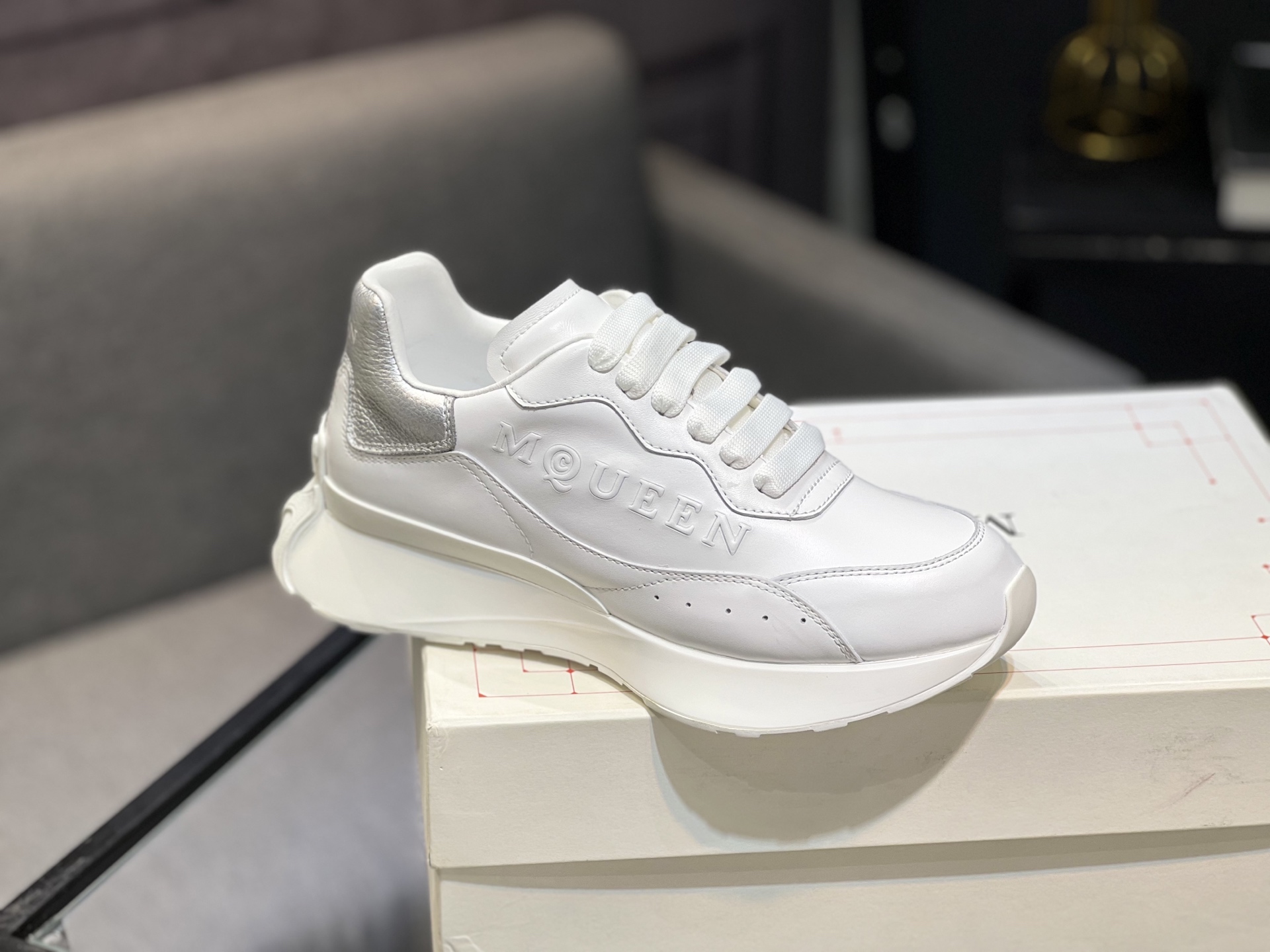 Alexander McQueen White Leather Oversized Sneakers Classic Designer Shoes 10 i1752594364447 9442 0 8