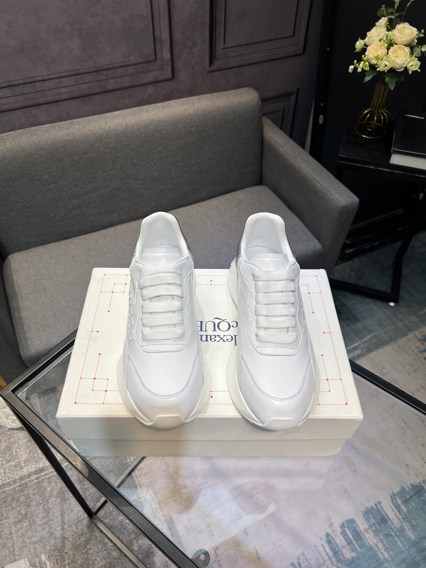 Alexander McQueen White Leather Oversized Sneakers Classic Designer Shoes 2 i1752594364499 7499 0 0