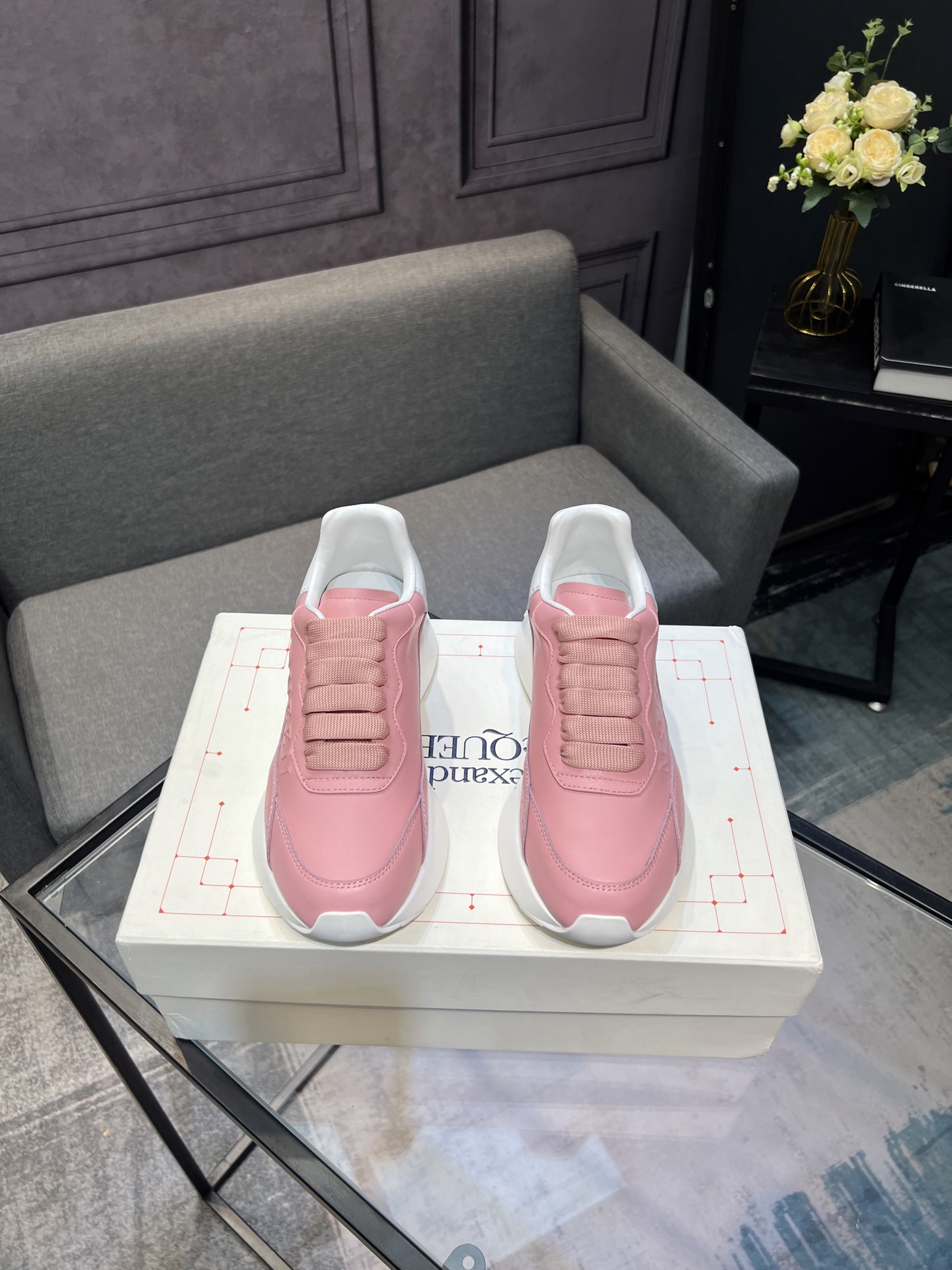 Alexander McQueen Baskets Oversize Femme Rose Pâle Cuir de Veau Semelle Épaisse