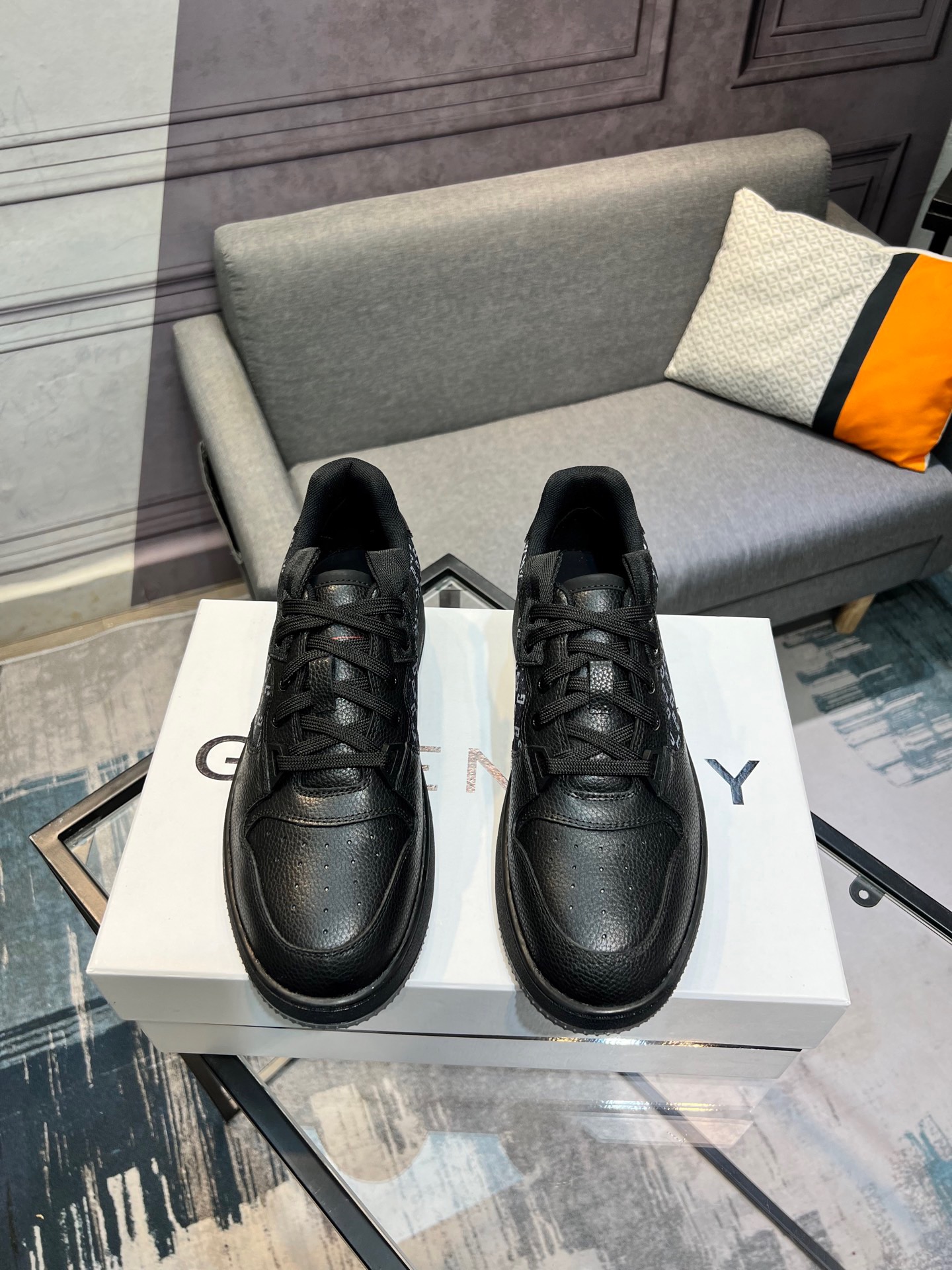 Givenchy Zapatillas Casuales de Cuero para Hombre - Elegancia y Confort