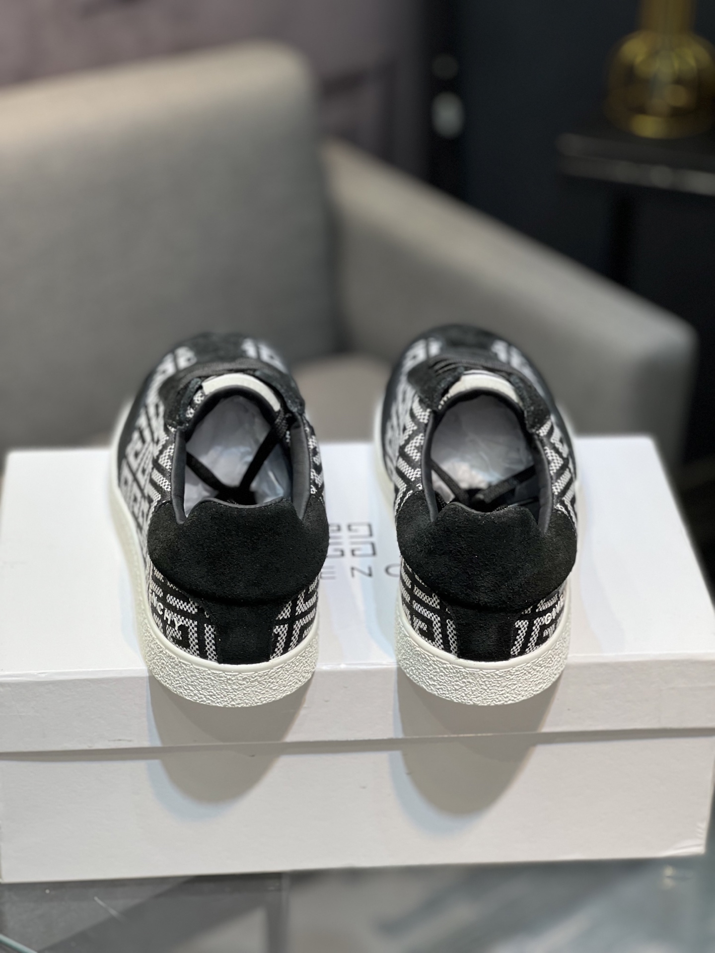 Givenchy Men's Stylish Casual Sneakers - Premium Leather, Comfortable Fit 8 i1754321024274 1476 0 6