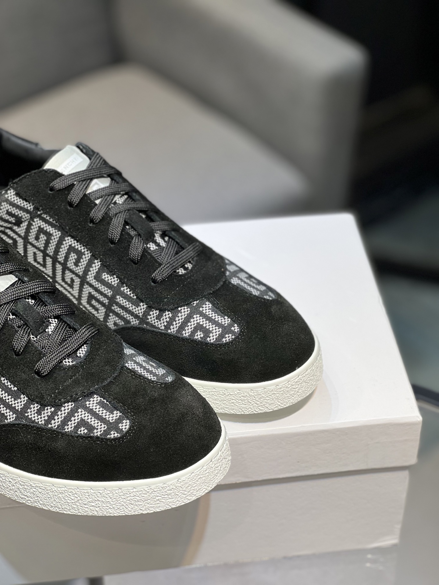 Givenchy Men's Stylish Casual Sneakers - Premium Leather, Comfortable Fit 9 i1754321024274 1721 0 7