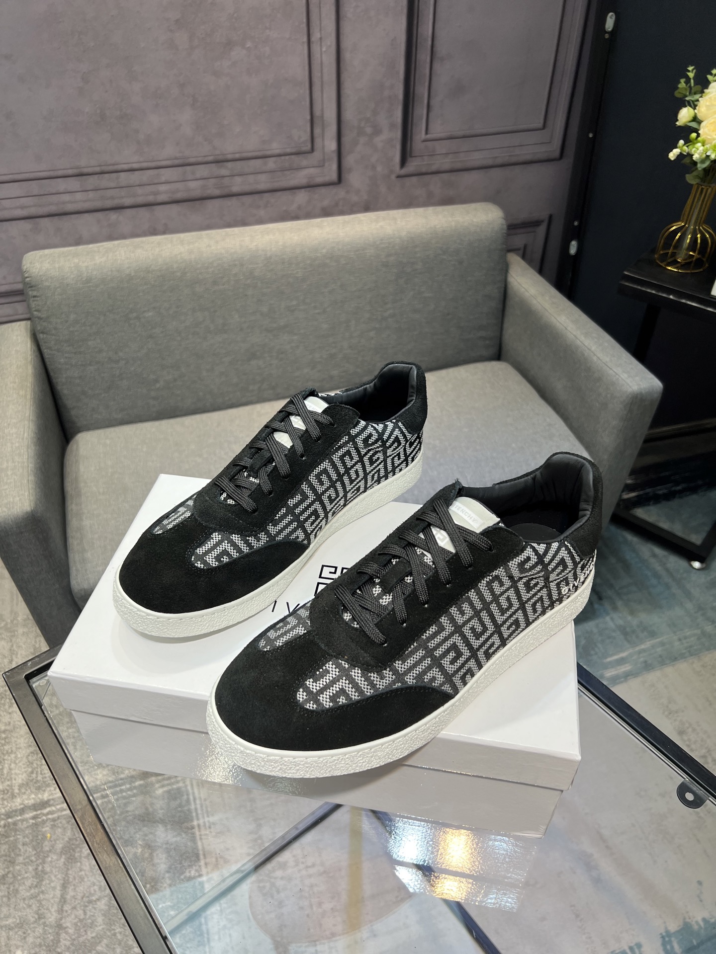 Givenchy Men's Stylish Casual Sneakers - Premium Leather, Comfortable Fit 3 i1754321025687 5726 0 1
