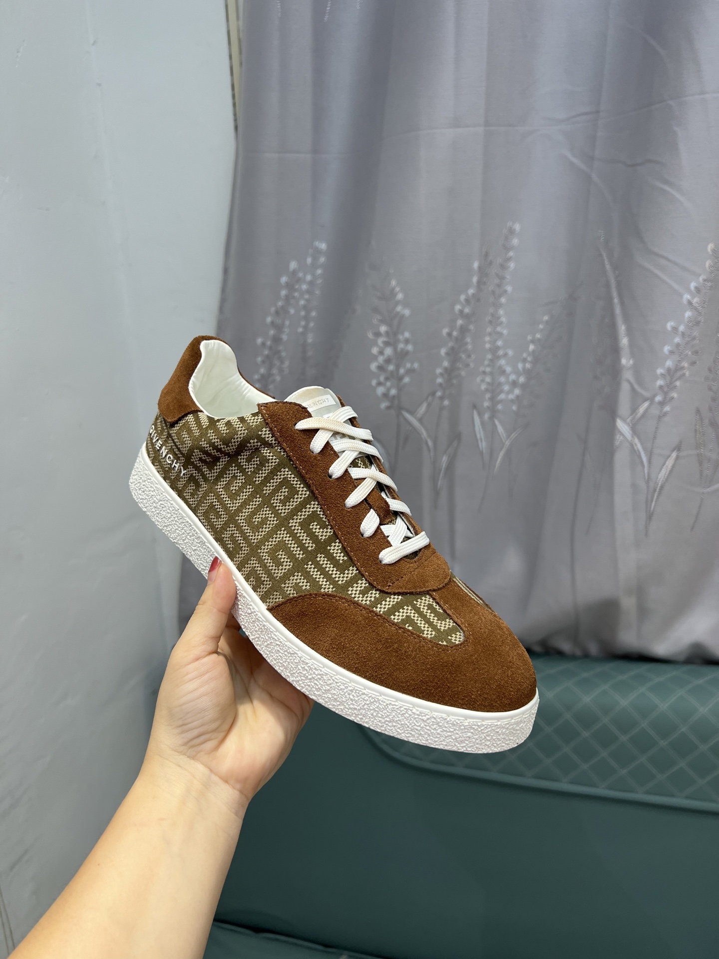 נעליים אופנתיים לגברים Givenchy, עור מומלץ ונוחות רגלים בכל יום! 6 i1754321040920 7937 0 4