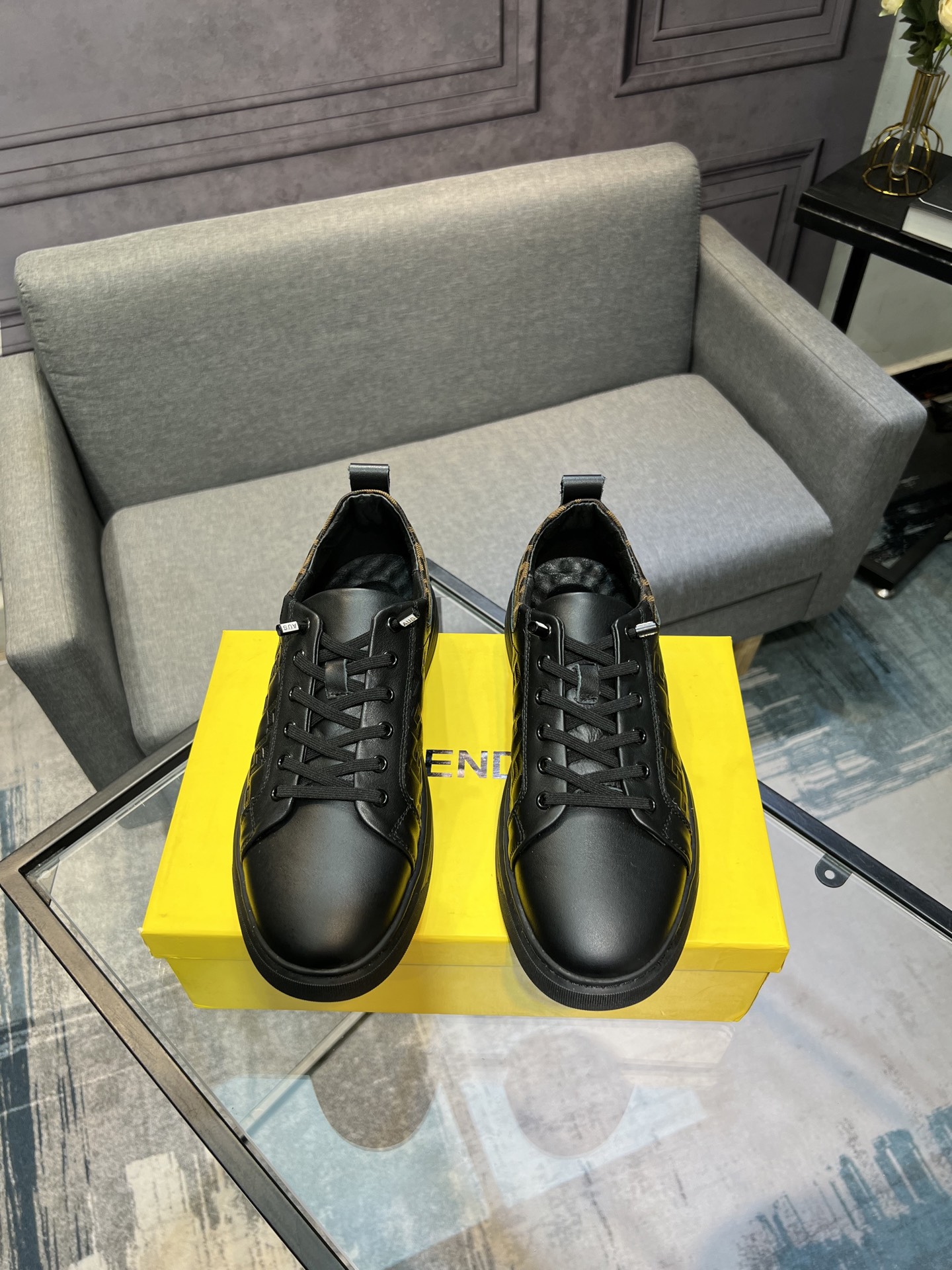 NO:354093,【Fendi FENDI】The new spring and autumn style original replica!  Original reproduction, can be made of first-class workmanship, with cowhide leather upper and genuine leather feet, suitable for all kinds of travel!  38-44 codes, fendi, fendi, cowhide19860909【芬迪FENDI】春秋新款原版复刻！原版复刻出品,可做工一流,鞋面牛皮真皮垫脚,适合各种出行！码数38-44码,,fendi,fendi,cowhide,Men's shoes