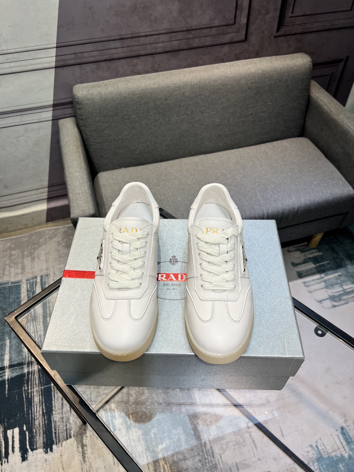 Prada Baskets Basses en Cuir pour Homme - Élégance et Confort