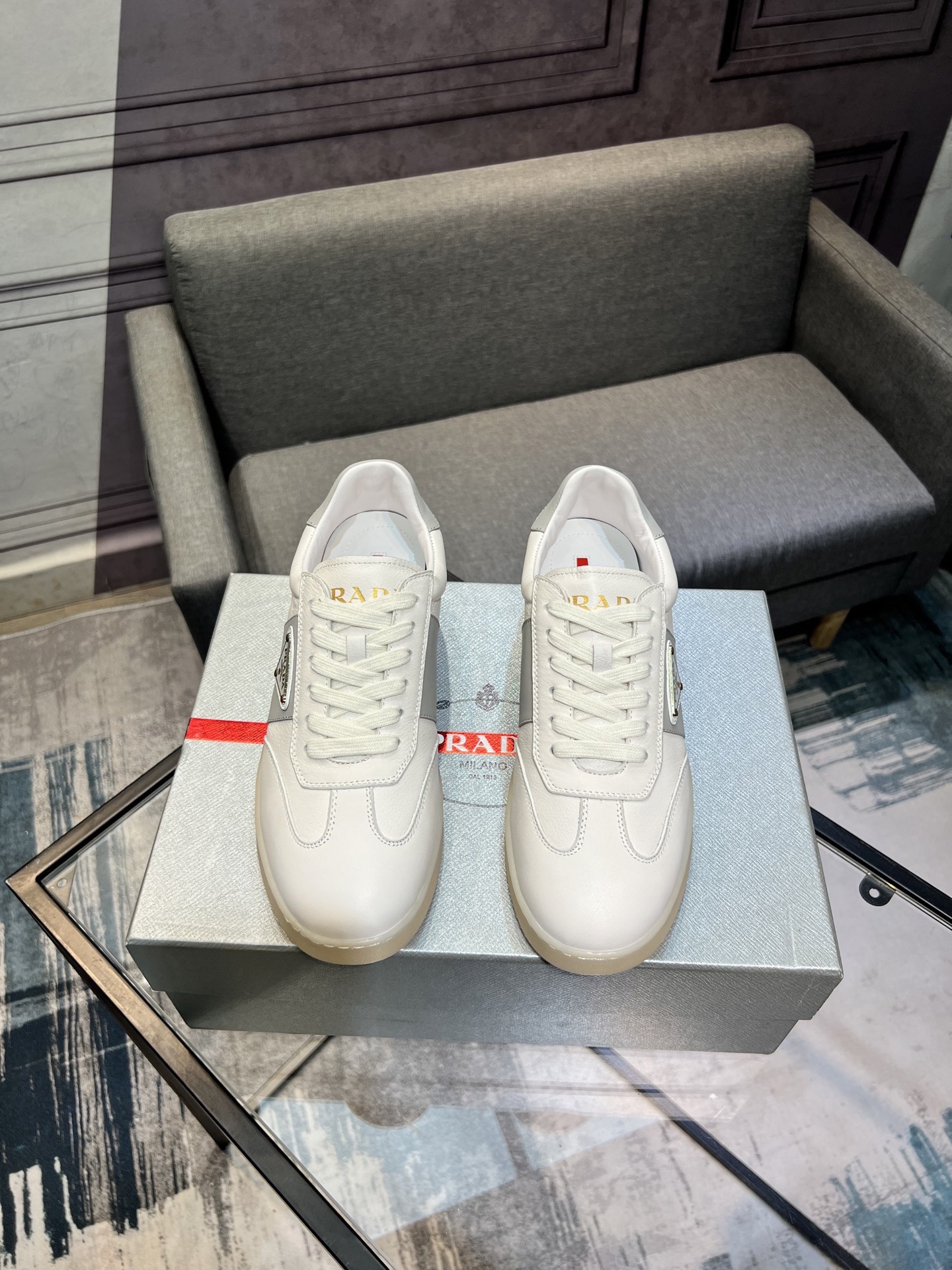 Prada Heren Sneakers van Geslepen Leer - Stijlvol en Comfortabel