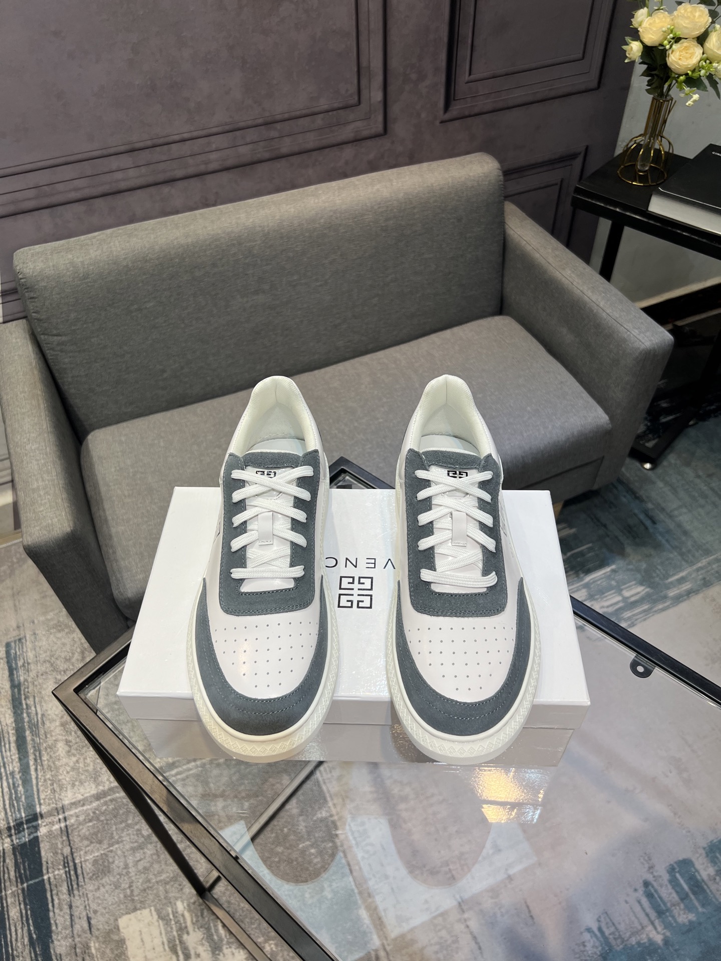 NO:354187,GIVENCHY Givenchy. Men's new fashionable casual shoes are popular for sale imported cowhide. Comfortable sheepskin inner original sole comfortable feet size 38-44 (45 custom made without return or exchange), given , given , given , given , cowhide , sheepskin19860909GIVENCHY纪梵希 .男士新款时尚休闲板鞋热卖进口牛皮.舒适羊皮内里 原版大底 脚感舒适 38-44码（45订做不退换）,,givenchy,givenchy,cowhide,sheepskin,Men's shoes