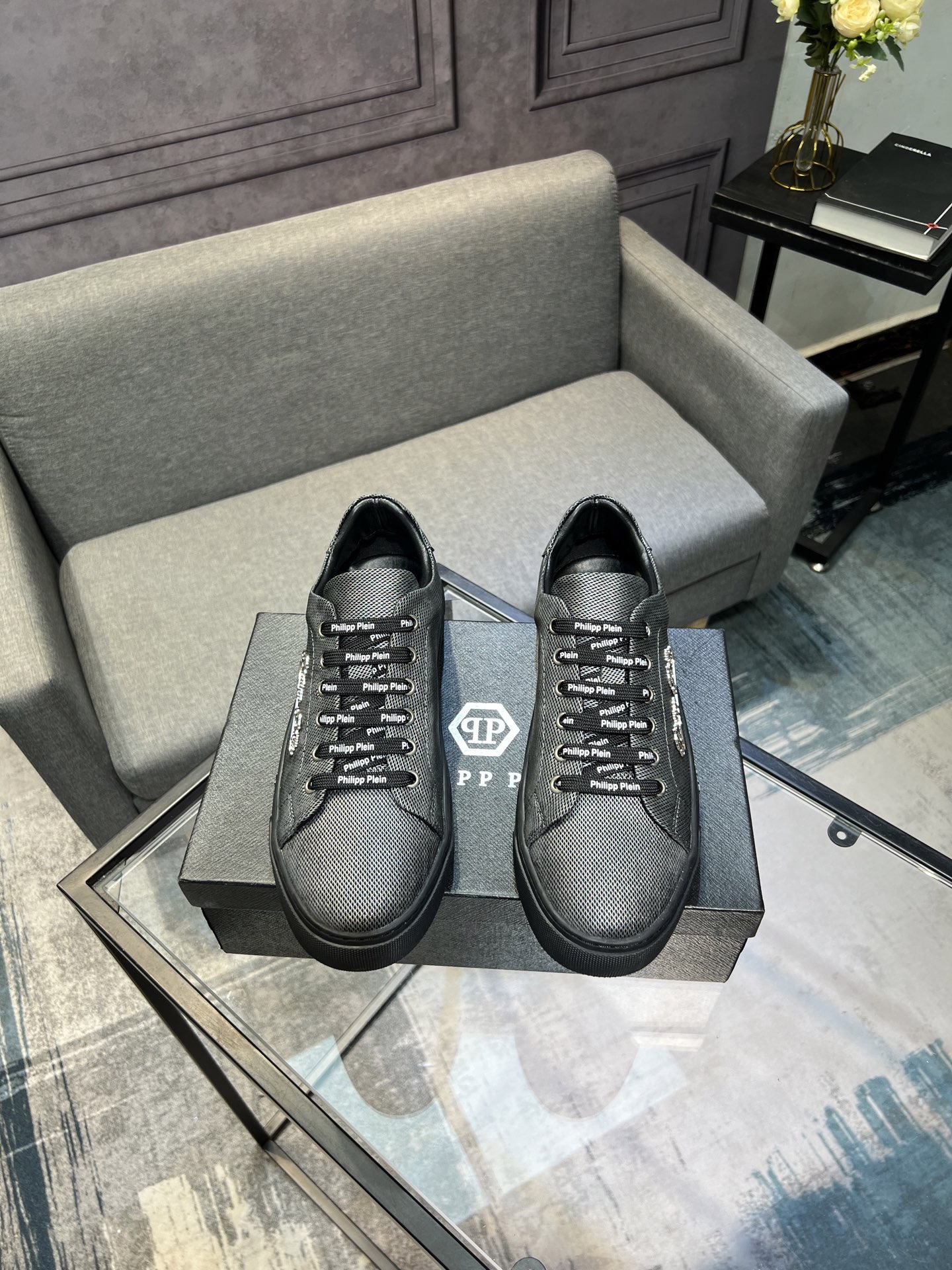 Philipp Plein Men's Leather Sneakers - Fashionable, High-Quality Footwear