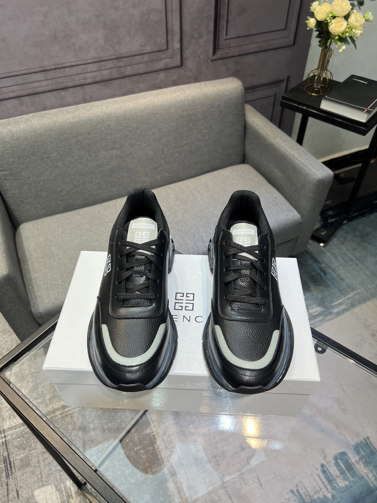 NO:532937,GIVENCHY Givenchy. Men's new fashionable casual shoes are popular for sale imported cowhide. Comfortable sheepskin inner original sole comfortable feet size 38-44 (45 custom made without return or exchange), given , given , given , given , cowhide , sheepskin19860909GIVENCHY纪梵希 .男士新款时尚休闲板鞋热卖进口牛皮.舒适羊皮内里 原版大底 脚感舒适 38-44码（45订做不退换）,,givenchy,givenchy,cowhide,sheepskin,Men's shoes