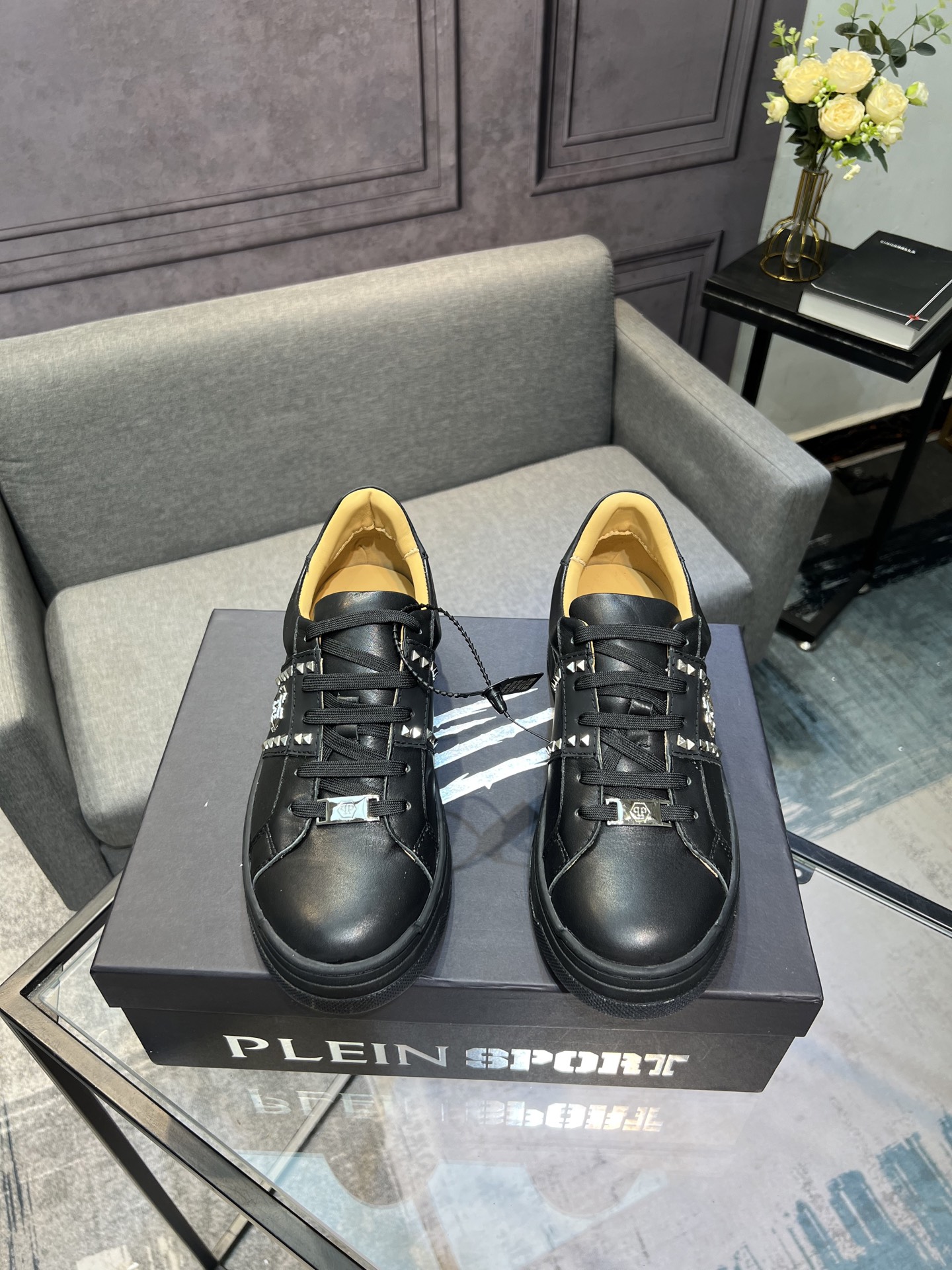 NO:555756,PHILIPP PLEIN - Philip Plein Plein's popular model is coming, exclusive model in stock [PhiliPP Plein] New model launched on the official website of German PP Philip. Perfect shape to create top quality air cushion combination rubber wear-resistant outsole. Cowhide stitching, mesh lining ~ full shoe shape and full three-dimensional sense. The original quality is super versatile, high-end without losing taste, fashionable and novel!  !  Absolute focus.Size40-44 (45 customized),,PHILIPP PLEIN,cowhide19860909PHILIPP PLEIN-菲利普普来因 普来因爆款来袭独家款现货【PhiliPP Plein】德国PP菲利普官网新款上市 完美造型打造顶级品质气垫组合橡胶耐磨大底 牛皮拼接,网布内里~鞋型饱满 立体感十足 原单品质超级百搭 高档不失品味,时尚、新颖！！绝对的焦点.Size40-44（45定做）,,PHILIPP PLEIN,cowhide,Men's shoes