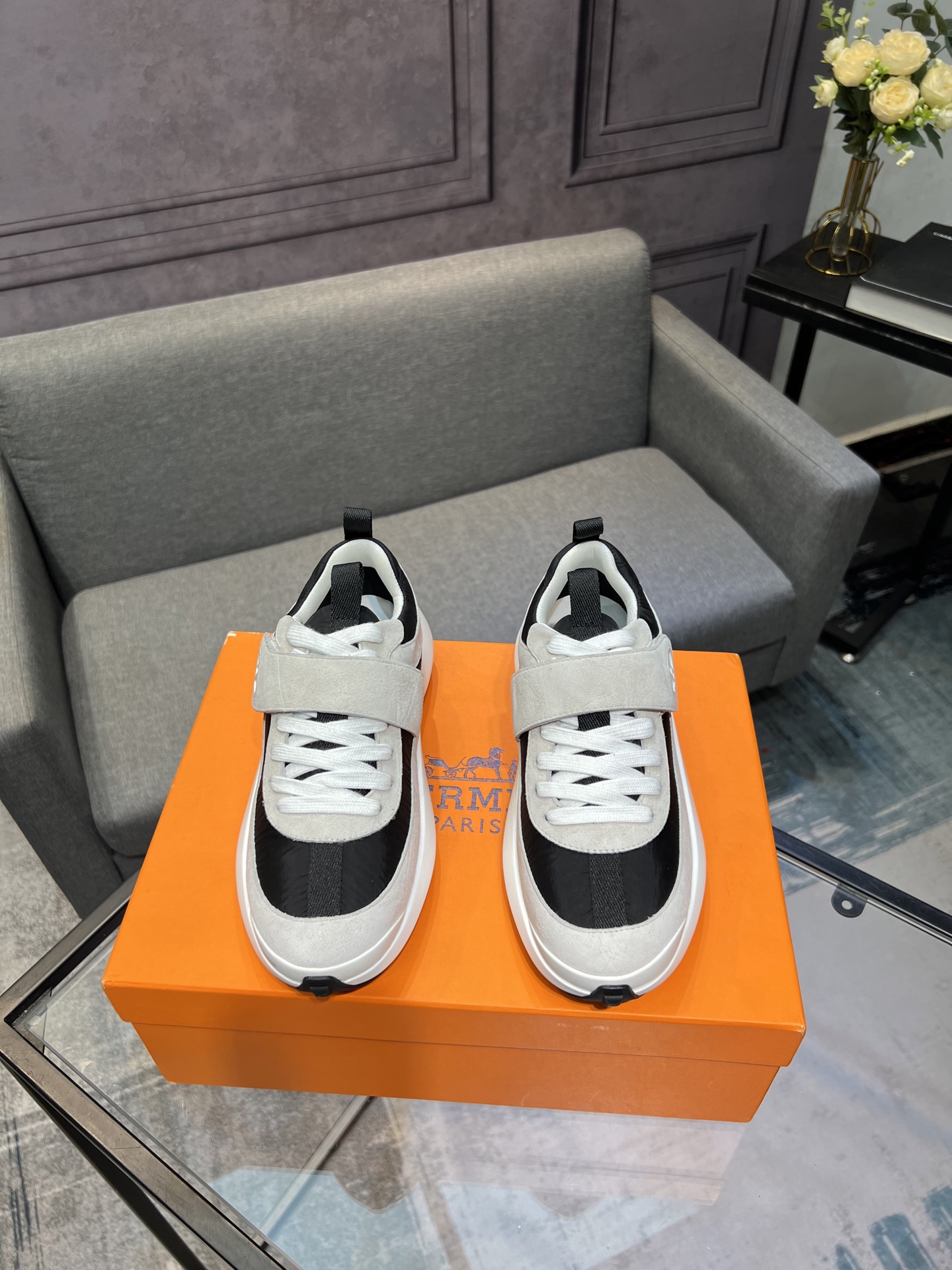 NO:555762,Real shot of [Hermès] couple model, official website synchronization, counter quality, French Paris catwalk model, simple and classic, imported original fabric, original 11-inch outsole!  The highest version on the market!  Size: Female 35-41. Male 39-45 (Female 41, Male 45 customized), hermes, hermes19860909实物拍摄【 Hermès-爱马仕】情侣款,官网同步 专柜品质 法国巴黎走秀款 简约经典 进口原版面料 原版11 大底！市面上最高版本！ 尺码(size):女35-41.男39-45（女41,男45订做）,,hermes,hermes,Men's shoes