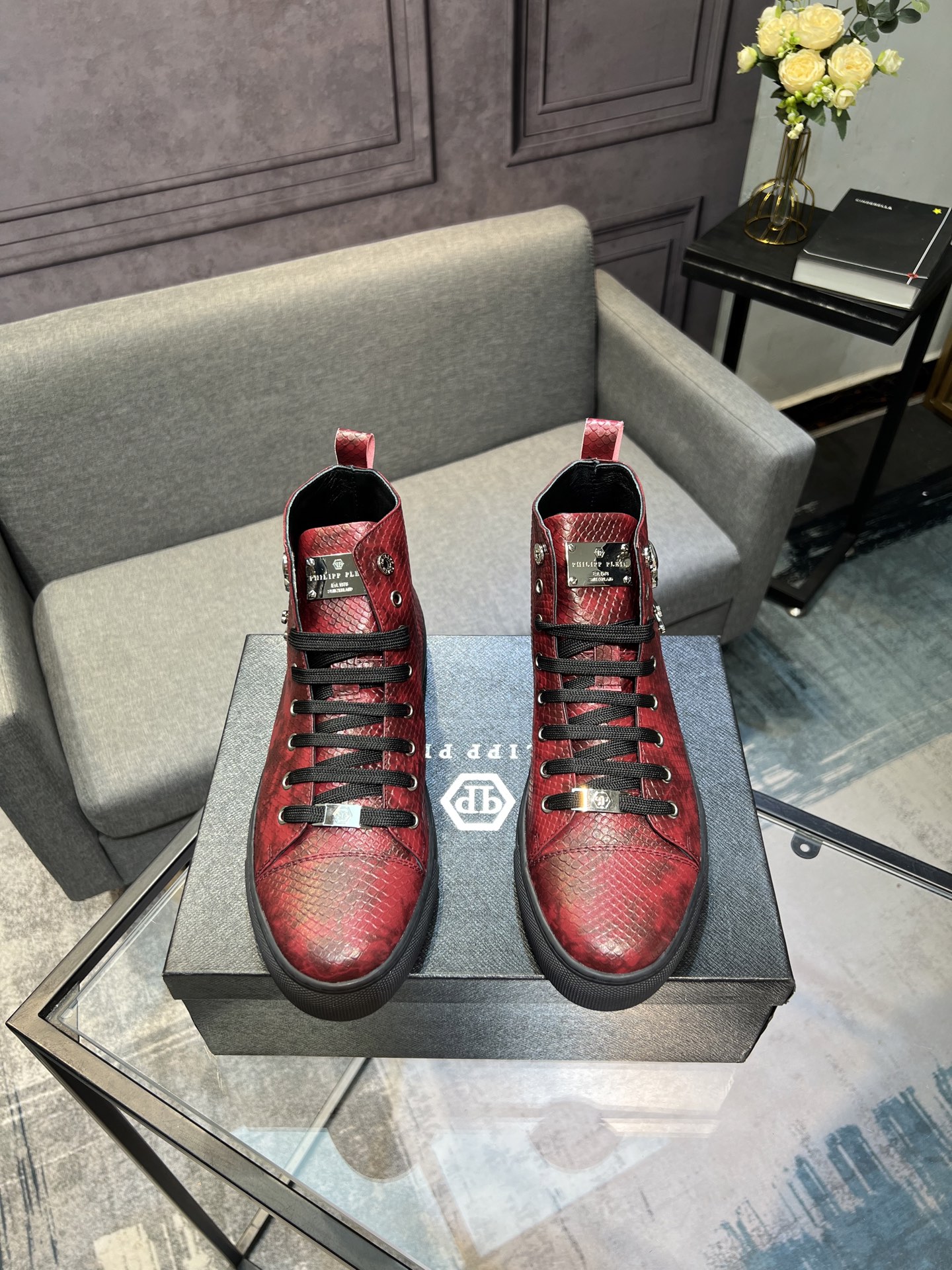 NO:604586,philipp plein (Philip Plein) - high-end brand of high-top men's shoes. The upper is imported first-layer cowhide and sheepskin lining, and the original hardware buckle. A stunning work, compared with the official quality, the beautiful 11 ​​replica [color]!  Create a fashionable personality to set off your uniqueness!  A must-have for trendy men! Classic. Sizes 38-44 (45 can be customized), PHILIPP PLEIN, cowhide, sheepskin19860909philipp plein(菲利普普来因)—高帮男鞋高端品牌 鞋面进口头层牛皮羊皮内里,原版五金扣.惊世之作,与官方的质量相比美的11复刻[色]！打造时尚个性衬托你的与众不同！潮男必备!经典.码38-44（45可订做）,,PHILIPP PLEIN,cowhide,sheepskin,Men's shoes