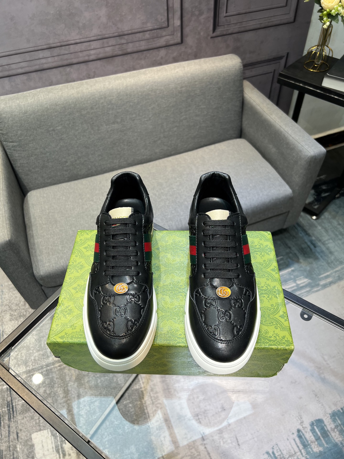 NO:604854,The new GUCCI (Gucci) new men's shoes, the fabric is selected from imported cowhide, the lining: sheepskin lining. High-end air cushion molded anti-slip rubber outsole, exquisite lines, simple and elegant, comfortable and high-end for leisure travel. Number of yards: 38 to 44 (can be customized to 45 without return),, gucci, cowhide, sheepskin19860909新款GUCCI(古奇）新款男鞋、面料精选进口牛皮,内里:羊皮内里.高端气垫开模防滑橡胶大底,精美线条、简约大气,上脚舒服上挡次、休闲旅游.码数:38一44(可定做45不退换),,gucci,cowhide,sheepskin,Men's shoes