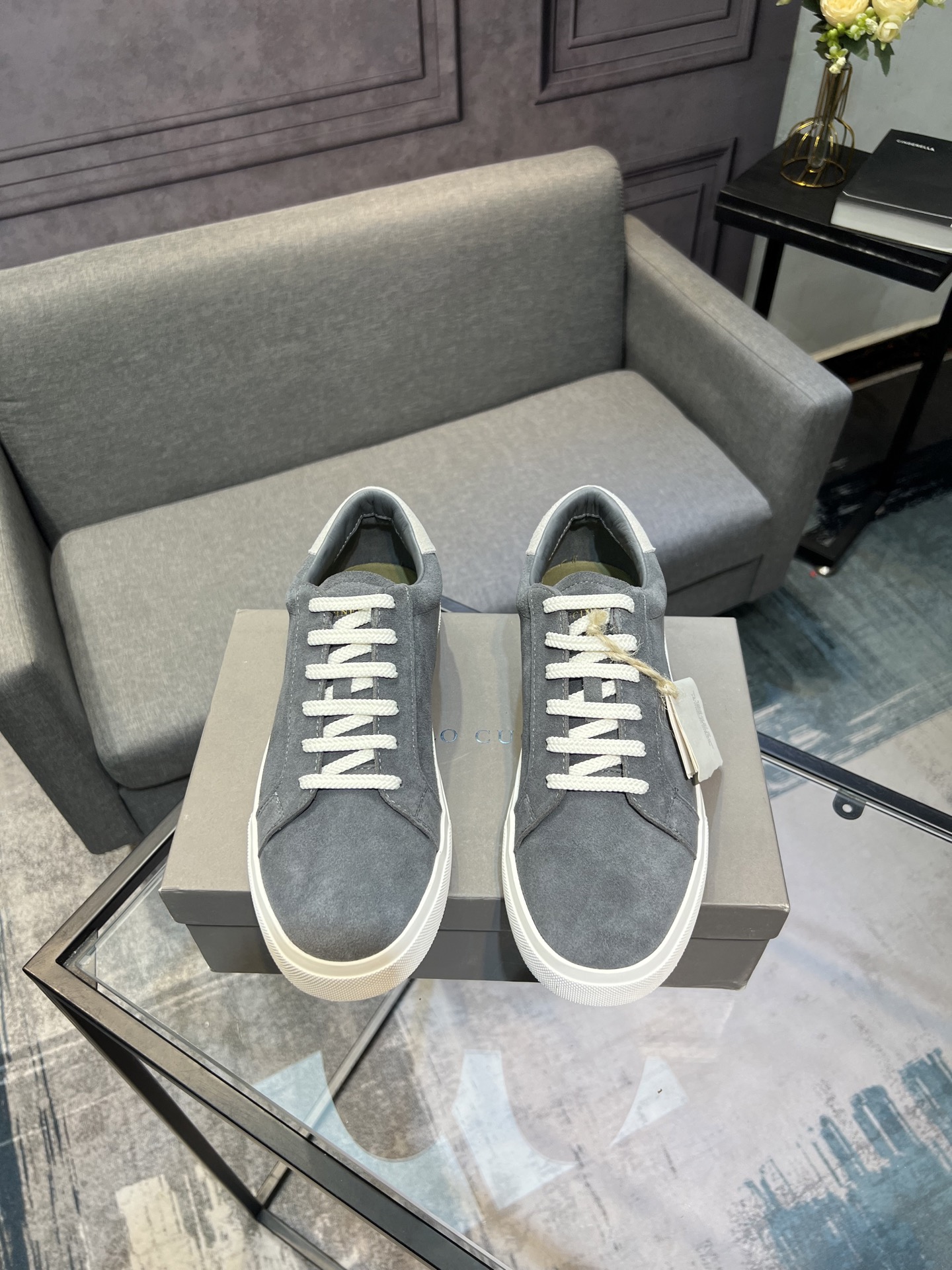 NO:604857,The new BRUNELLO CUCINELLI 'Brunello Cucinelli' counter is launched simultaneously. The new men's shoes and fabrics are selected from high-quality suede cowhide and cowhide lining. The original open-molded anti-slip rubber outsole, exquisite lines, simple and elegant, comfortable and high-end for leisure and travel. Size: 39 to 44. (38.45 customized), brunello cucinelli, cowhide19860909新款BRUNELLO CUCINELLI「布鲁内诺库奇内利」专柜同步上市, 新款男鞋、面料精选优质反绒牛皮牛皮内里.原版开模防滑橡胶大底,精美线条、简约大气,上脚舒服上挡次、休闲旅游.码数:39一44.（38.45定做）,,brunello cucinelli,cowhide,Men's shoes