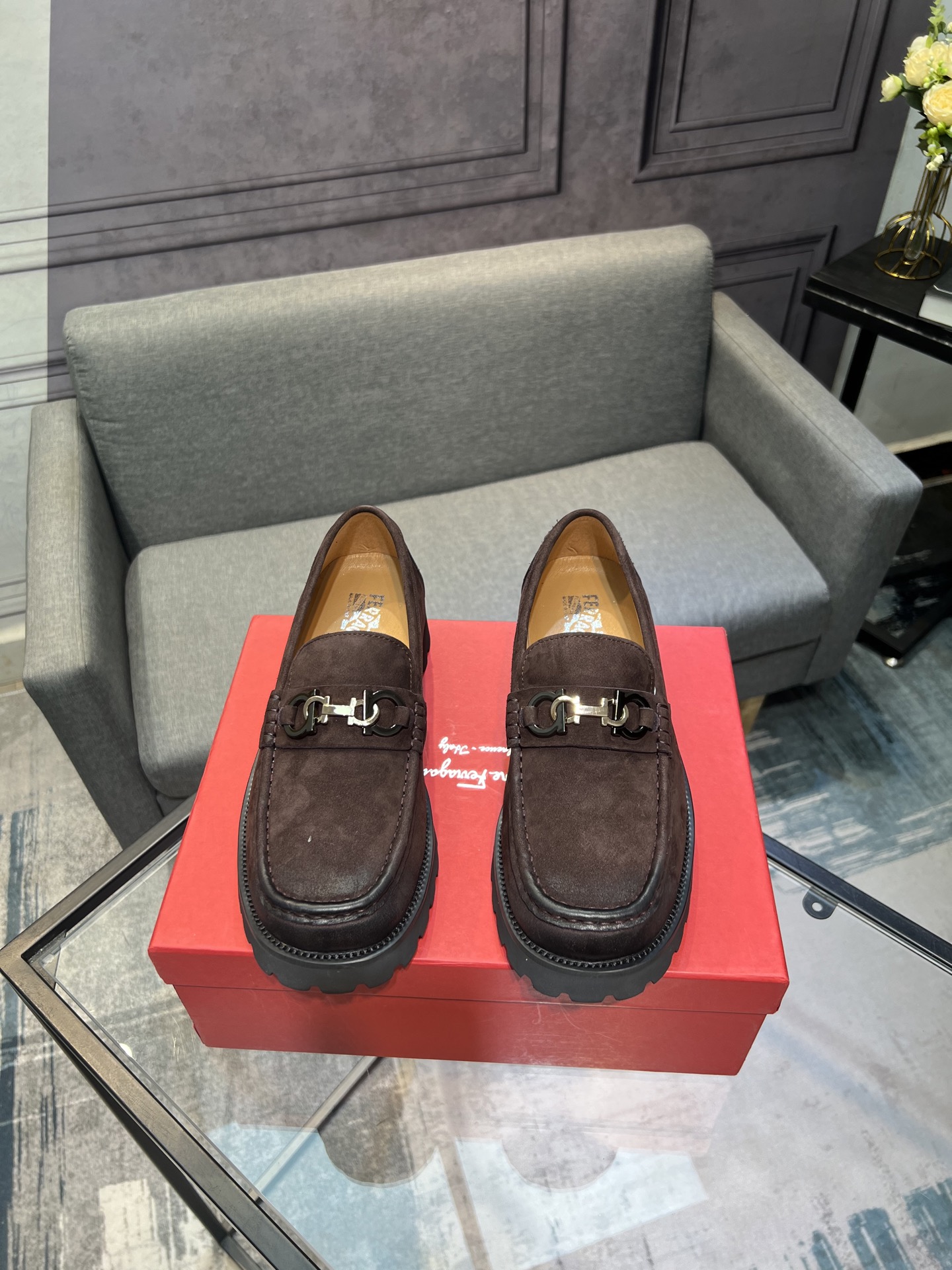 NO:620842,[Ferragamo] New Loafer leather shoes, the most popular classic. The upper is made of Italian cow suede, genuine leather lining, fashionable, unique brand and unique craftsmanship. Numbers 38–44, (45. Can be customized),, ferragamo, loafers19860909【菲拉格慕】新款乐福皮鞋 最火爆的经典之做.鞋面采用意大利牛反绒,真皮内里,时尚气息,独特品牌独特工艺.数码38–44、（45.可定做）,,ferragamo,loafers,Men's shoes