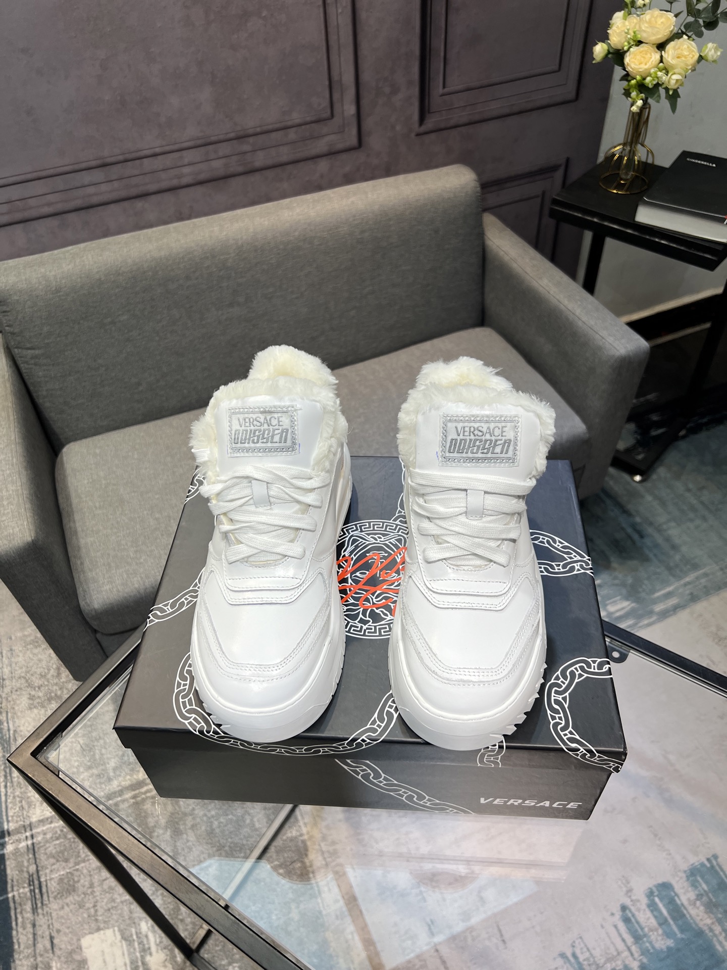 NO:620868,Versace classic popular model, rubber non-slip outsole, first layer of cow material, real wool lining inside, must-have shoes for cold winter, popular model, couple shoes, sizes 36–46,,versace19860909范思哲 经典火爆款,橡胶防滑大底,面料头层牛层,内里真羊毛内里,寒冷冬天必备鞋,火爆款,情侣鞋 36–46码,,versace,Men's shoes