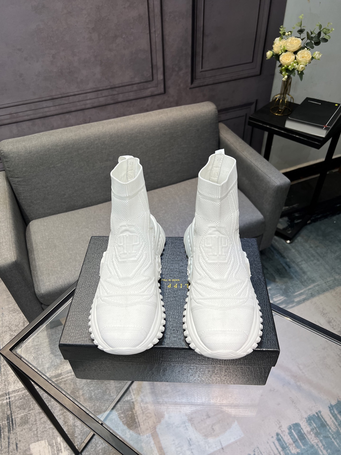 NO:621275,PHILIPP PLEIN German trendy brand Philip Plein, produced by a regular factory, supports inspection, is not fashionable and is not called PP. The design style is surprising19860909PHILIPP PLEIN-菲利普普来因 德国潮牌菲利普普来因,正规代工厂出品支持检验不潮不叫PP设计风格很让人惊讶鞋面采用进口牛皮拼接飞织面原版组合大底潮男必备单品、绝对的焦点.Size39-44（45定做）,,PHILIPP PLEIN,cowhide,Men's shoes