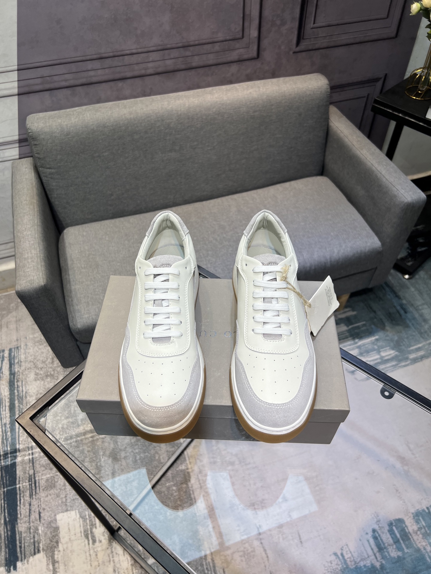 NO:621450,The new BRUNELLO CUCINELLI 'Brunello Cucinelli' counter is launched simultaneously. The new men's shoes and fabrics are selected from high-quality cowhide and cowhide lining. The original open-molded anti-slip rubber outsole has exquisite lines, simple and elegant, comfortable and high-end for leisure and travel. Size: 39 to 44. 38.45 customized, brunello cucinelli, cowhide19860909新款BRUNELLO CUCINELLI「布鲁内诺库奇内利」专柜同步上市, 新款男鞋、面料精选优质牛皮牛皮内里.原版开模防滑橡胶大底,精美线条、简约大气,上脚舒服上挡次、休闲旅游.码数:39一44. 38.45定做,,brunello cucinelli,cowhide,Men's shoes