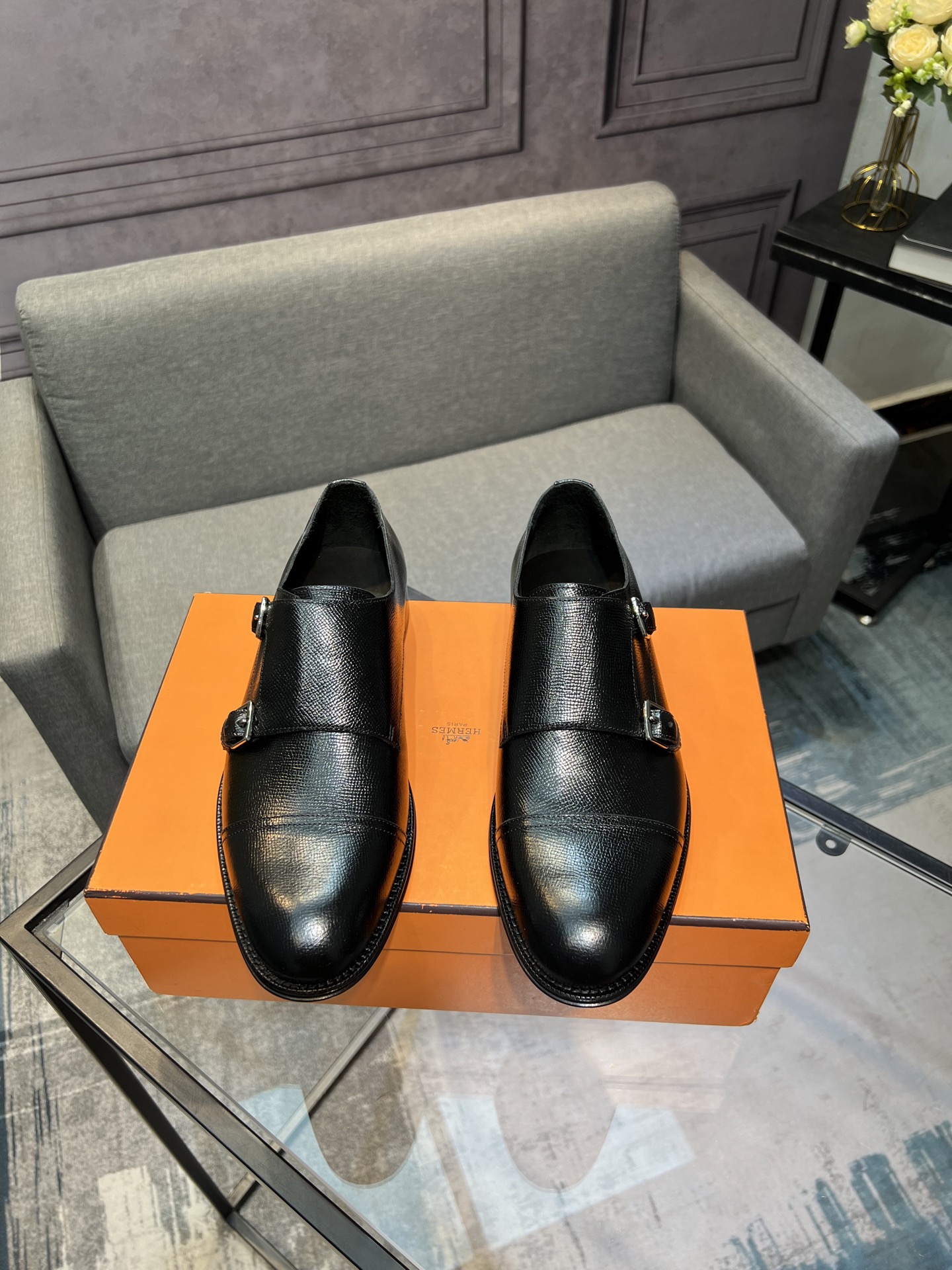 NO:621456,Hermès - a new product synchronized with the official website of the top original order. The upper is made of Italian imported cowhide, which has a super texture. The inside is top-grade imported water-dyed calf lining. The original imported leather outsole is stress-free when entering and exiting the counter. Welcome to compare!  The genuine leather outsole is delicate, please put a soft cloth on it when trying it on to avoid affecting secondary sales!  Size 39～44, (38.45.46 can be customized), hermes, cowhide, Leather soles19860909爱玛仕——顶级原单官网同步新品,鞋面采用意大利进口牛皮,质感超强,内里顶级进口水染小牛里,原版进口真皮大底,进出专柜无压力,欢迎对比！真皮大底娇贵,试穿请垫软布,避免影响二次销售！码数39～44,（38.45.46可定做）,,hermes,cowhide,Leather soles,Men's shoes