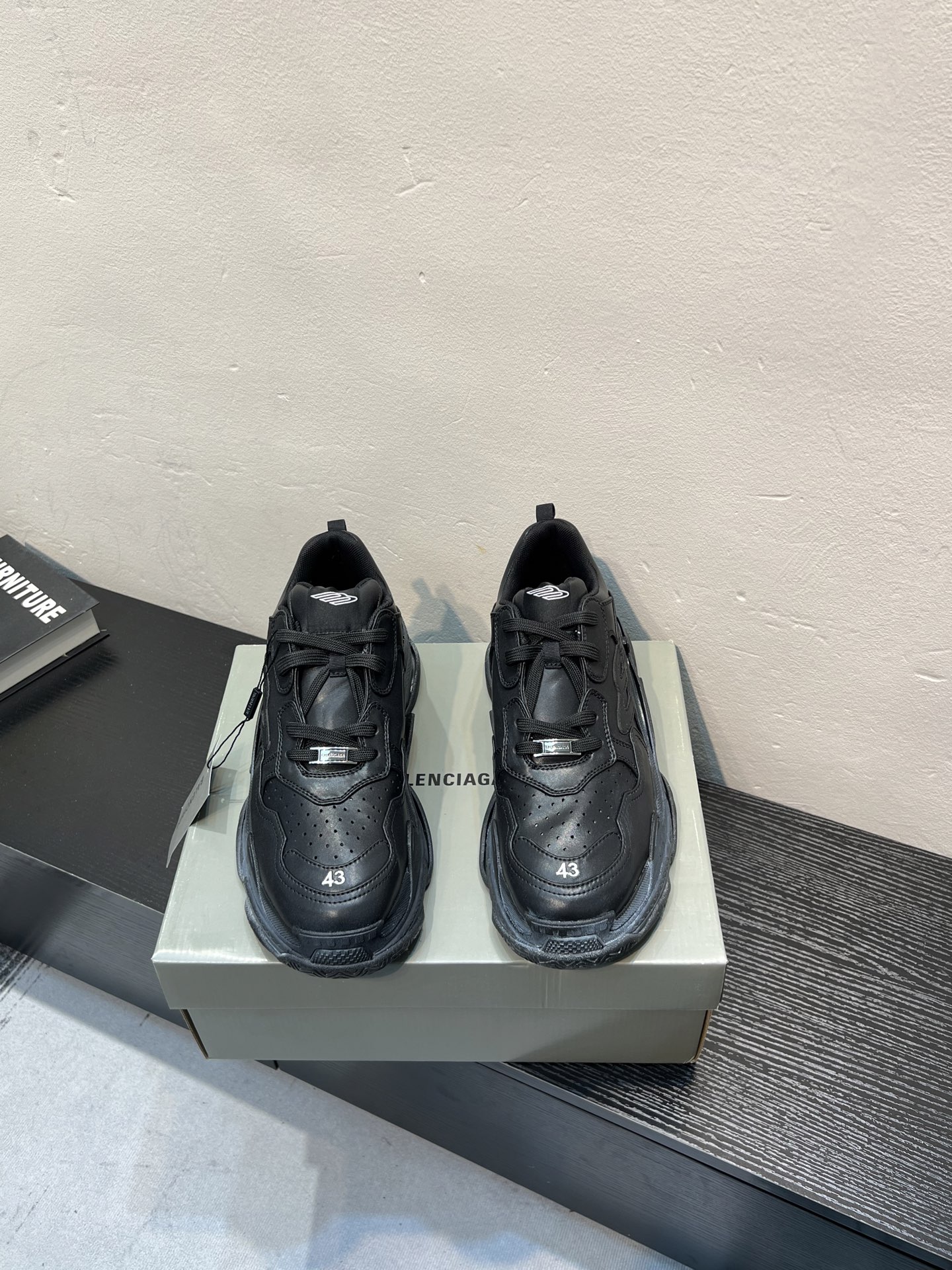 NO:745971,Balenciaga, the couple's Triple S Tape Type is simply amazing. The design of this shoe comes from the most classic, and it is full of trendiness!  The unique design makes people fall in love with it at first sight. It turns heads every time you walk on the street. It is really both fashionable and practical!  Don’t hesitate, get it now and become a fashionista!  Code number 35-45,,balenciaga,balenciaga19860909Balenciaga巴黎世家、情侣款 Triple S Tape Type简直绝了 这款鞋设计来源于经典之最、潮流感直接拉满！ 独特设计、让人一眼就爱上、走街上回头率爆表、真的是即时尚又实用！ 别犹豫、赶紧入手成为时尚达人！ 码数35-45,,balenciaga,balenciaga,Men's shoes