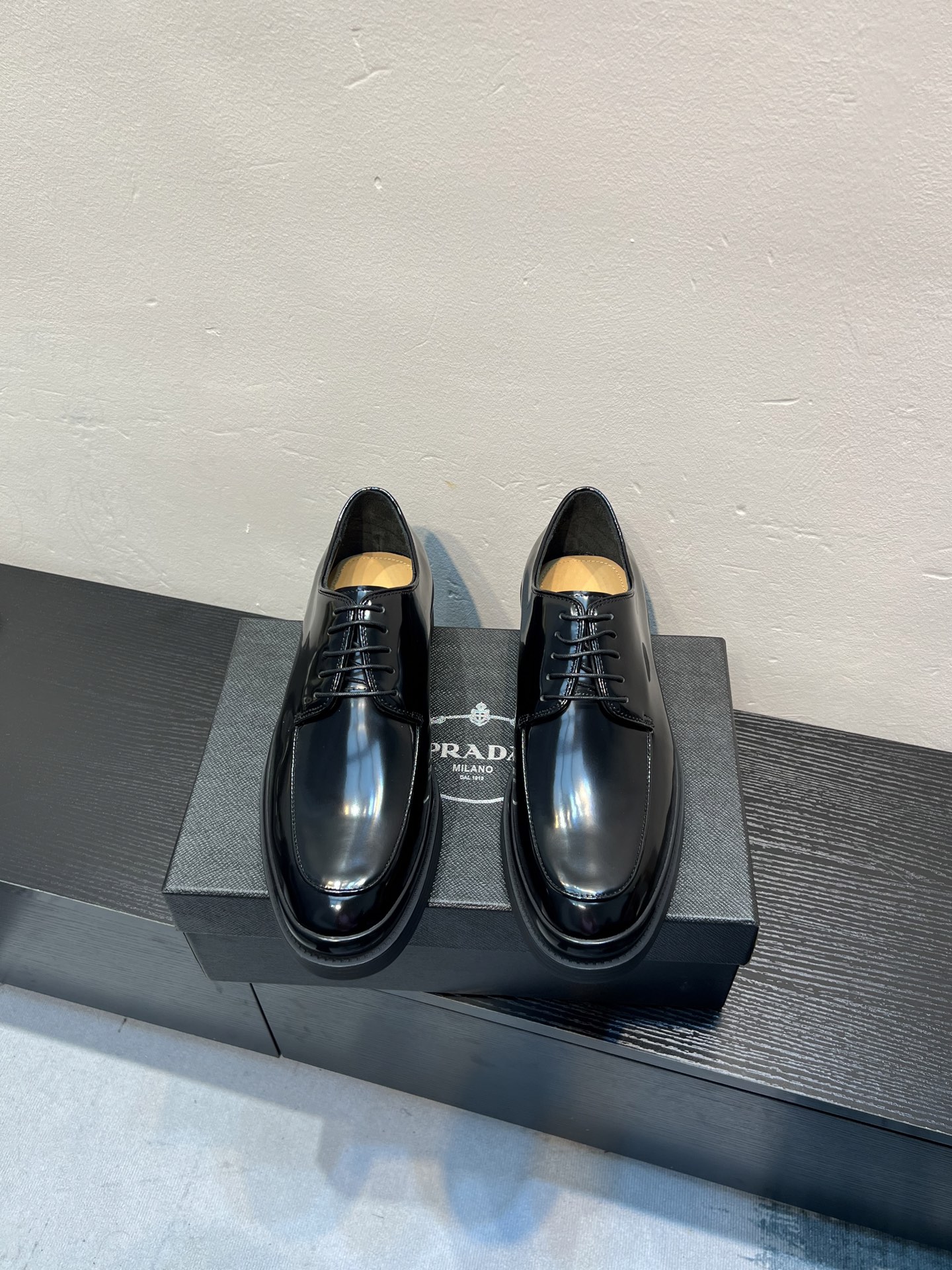 NO:778820,PRADA High-quality top crafts Prada counters synchronized with original factory configuration, original cowhide fabric imported from Italy, breathable and comfortable imported water-dyed cowhide lining, original soles specially provided by the original factory and super comfortable, original factory order code number 39-44 (38 45 46 can be customized), prada, prada, cowhide19860909PRADA 高品质 顶级工艺品 普拉达 专柜同步 原厂配置,意大利进口原版牛皮面料,透气舒适进口水染牛里垫,鞋底原厂特供原版底超级舒适,原厂跟单货码数 39-44（38 45 46可定制）,,prada,prada,cowhide,Men's shoes