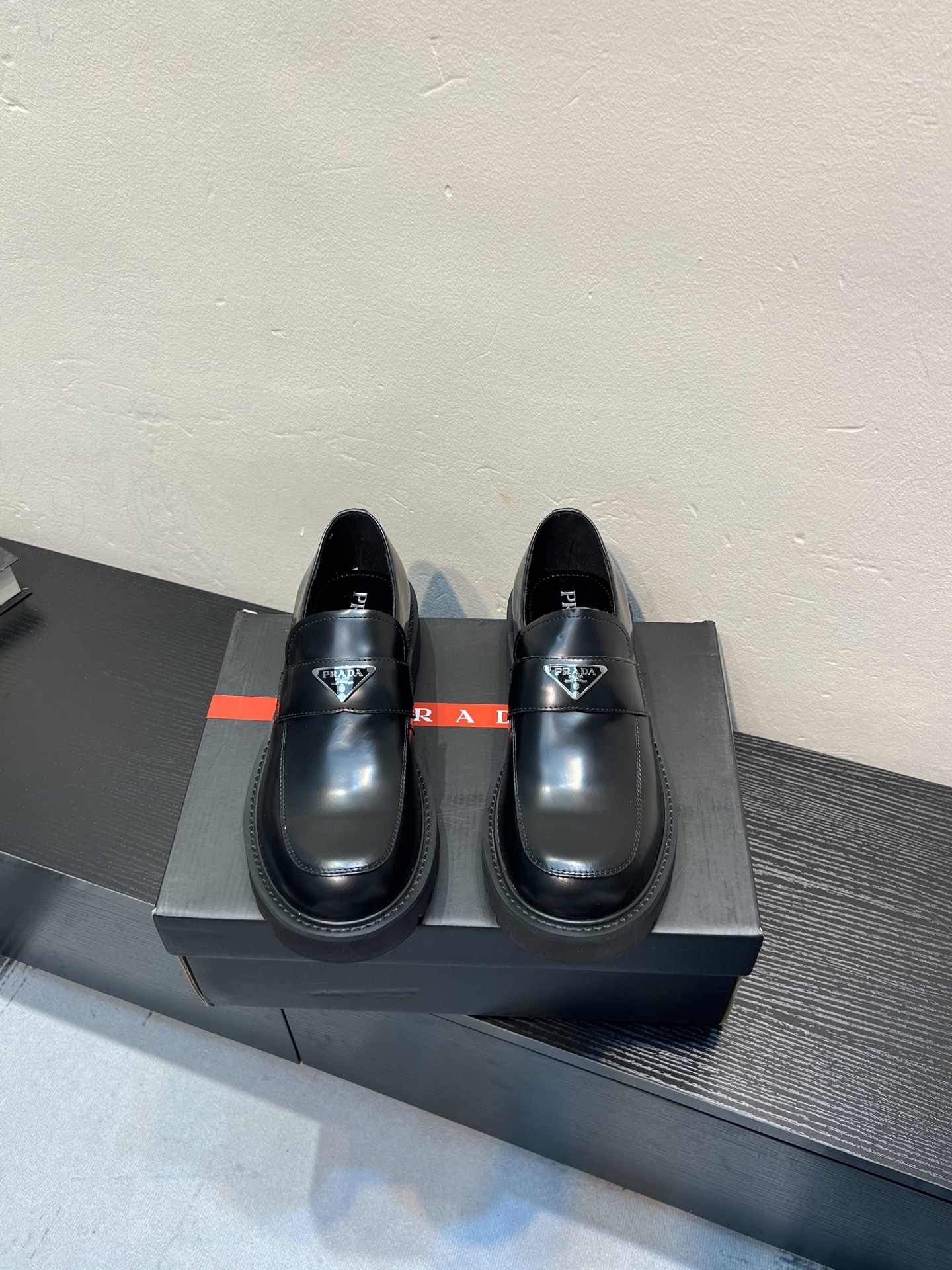 NO:779843,PRADA19860909Prad*普拉达.男士爆款时尚皮鞋 原版开边珠牛皮.牛皮面 ｜内里垫脚全牛皮｜耐磨轻便发泡大底｜轻便舒适｜上脚霸气百搭 Size38-44（４５定做）,,prada,prada,cowhide,Men's shoes