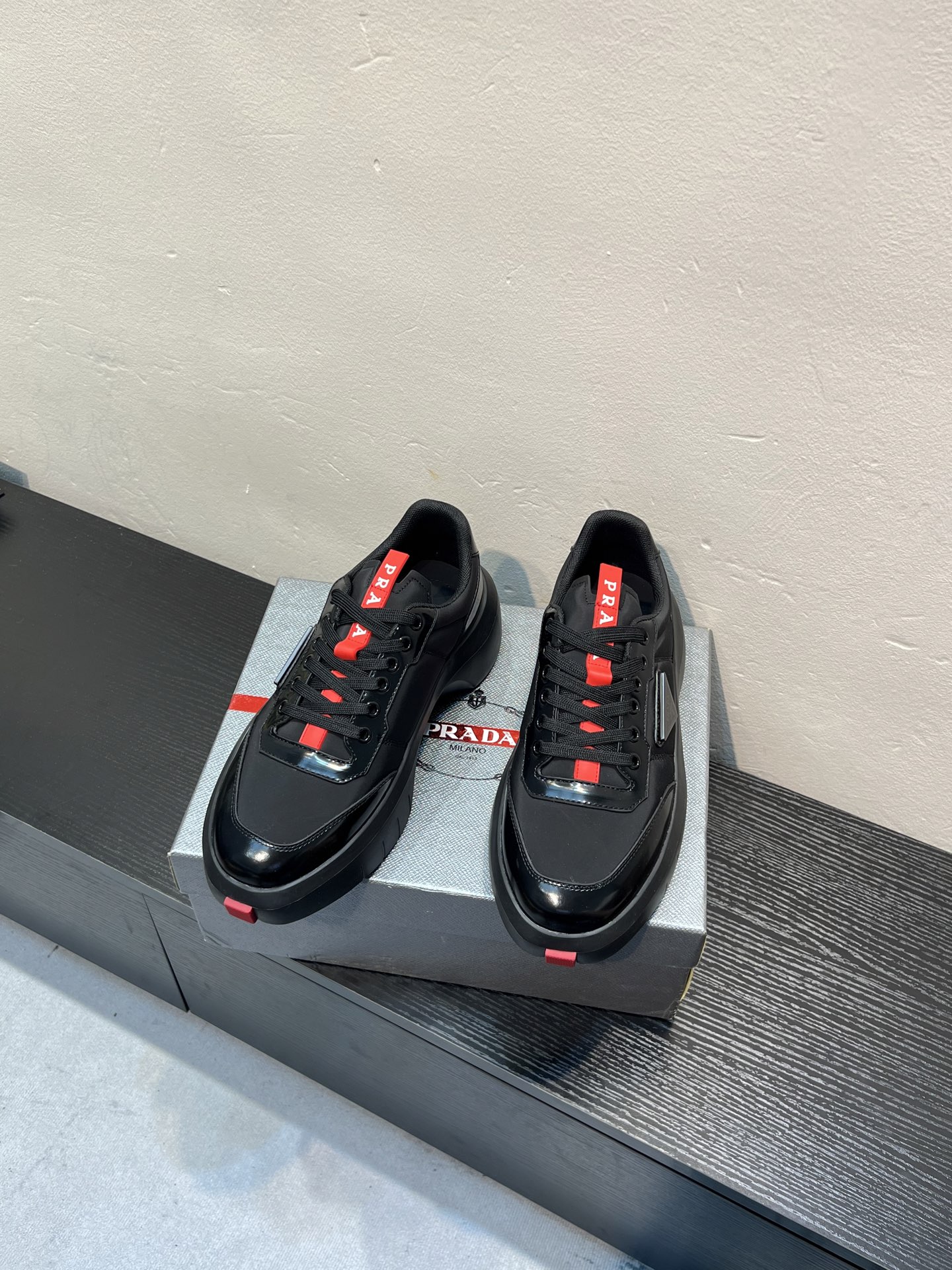 NO:829857,[PRADA] - a popular model in the men's shoe counter, synchronized with the official website, 1 high-quality shipment, original cowhide + cowhide feet, mesh breathable lining, 11 replica, original original bottom, 38-45 (45 customized, non-returnable),, prada, prada, cowhide19860909【PRADA普拉达】——男鞋专柜爆款,官网同步,1高品质出货 原版牛皮+牛皮垫脚,网布透气内里,11复刻 ,原厂原版底,38-45（45定做不退换）,,prada,prada,cowhide,Men's shoes