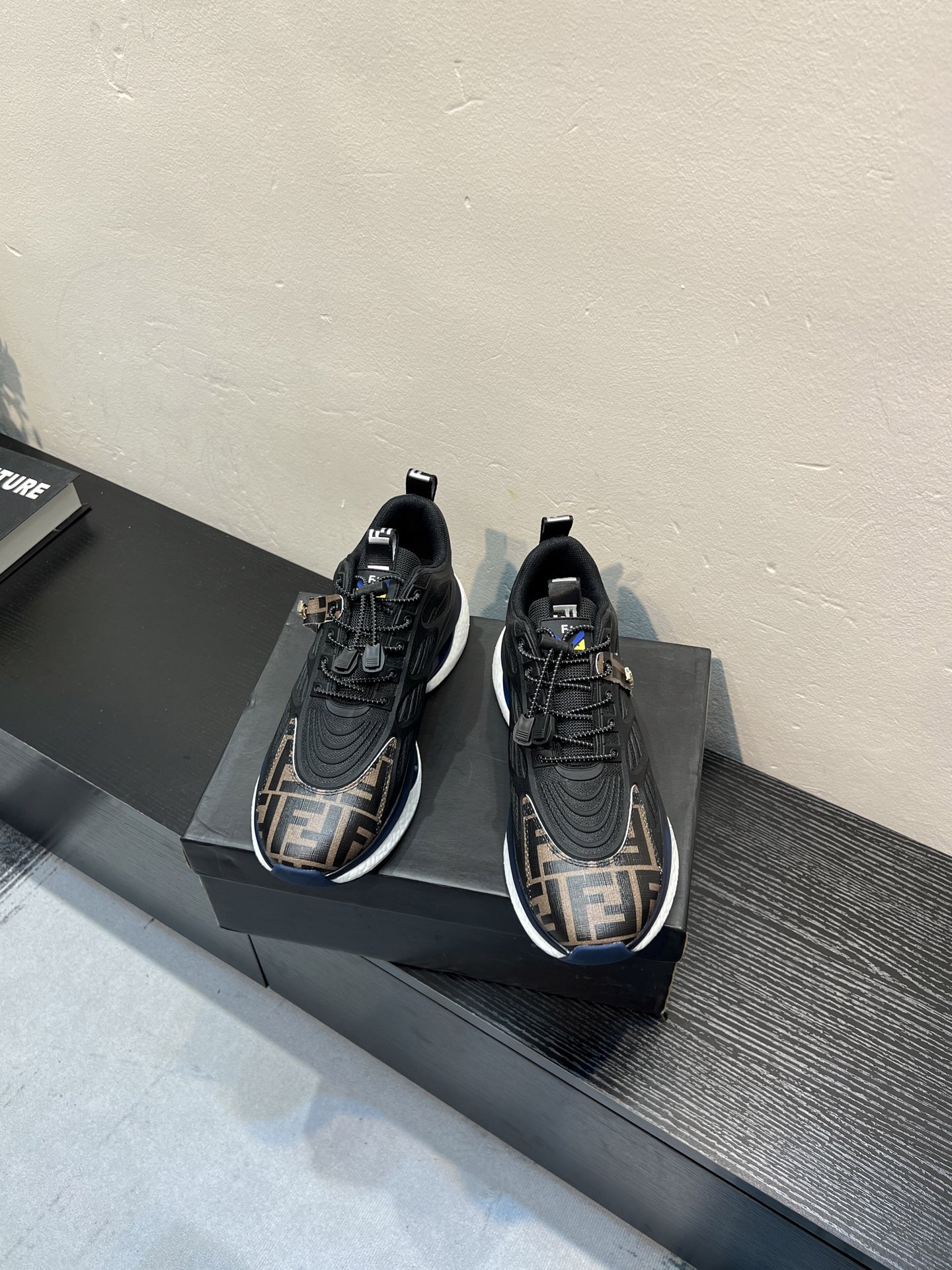 NO:830485,Fendi's latest trendy casual shoes are popular, new spring and summer comfort, unique jacquard fabric element design. With mesh lining, details determine quality, code number 38-44 (45 customized), fendi19860909芬迪最新潮鞋休闲鞋爆款,新品春夏季舒适,独特提花面料元素设计.搭配网布内里,细节决定品质、码数38-44（45定做）,,fendi,Men's shoes